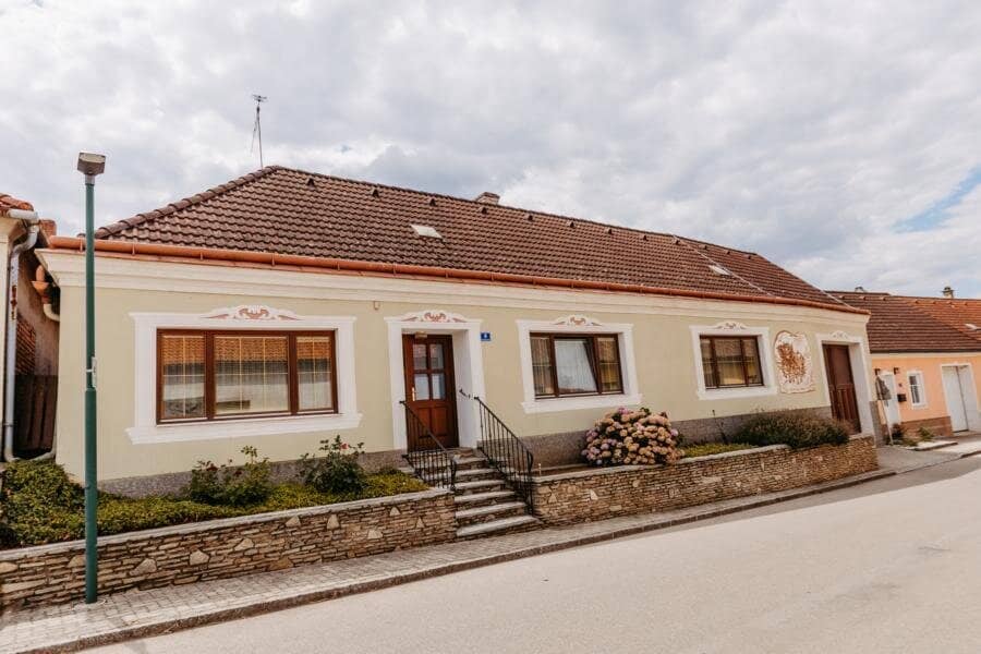 Vom TRAUM zum BAUERNHAUS mi Toreinfahrt, großem gemauerten Stadel uneinsehbarem Innenhof, Schüttkasten mit Gewölbekeller