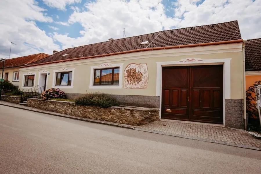 Vom TRAUM zum BAUERNHAUS mi Toreinfahrt, großem gemauerten Stadel uneinsehbarem Innenhof, Schüttkasten mit Gewölbekeller