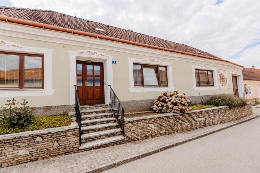 Vom TRAUM zum BAUERNHAUS mi Toreinfahrt, großem gemauerten Stadel uneinsehbarem Innenhof, Schüttkasten mit Gewölbekeller