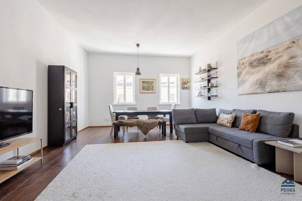 Old Town Flair: spacious 3-room apartment