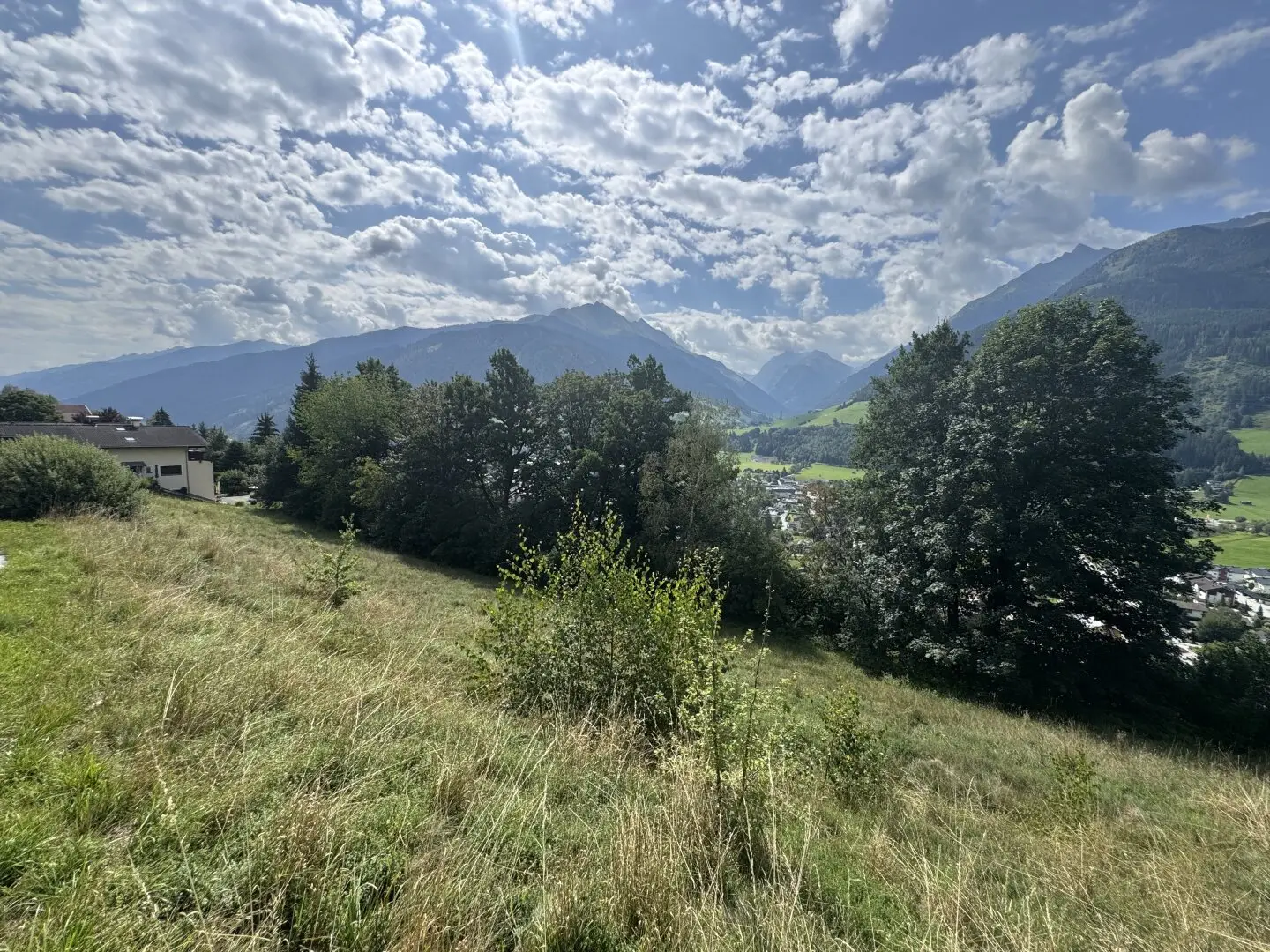 Building plot on the sunny slope with approved building project in Mittersill