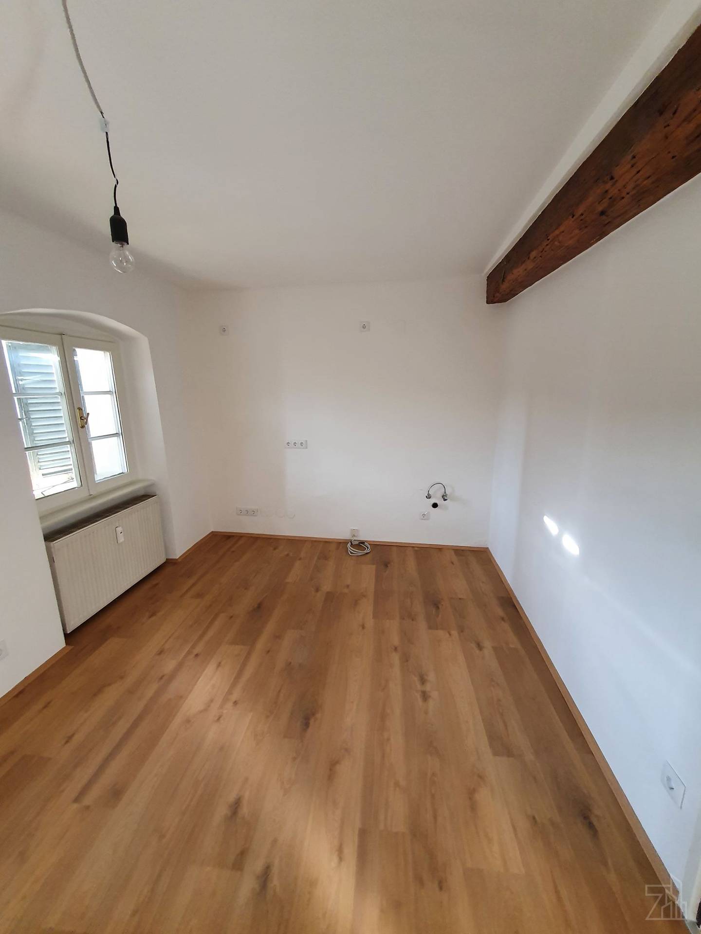 Denkmalgeschützte Anlegerwohnung nahe Murpromenade mit Stellplätzen