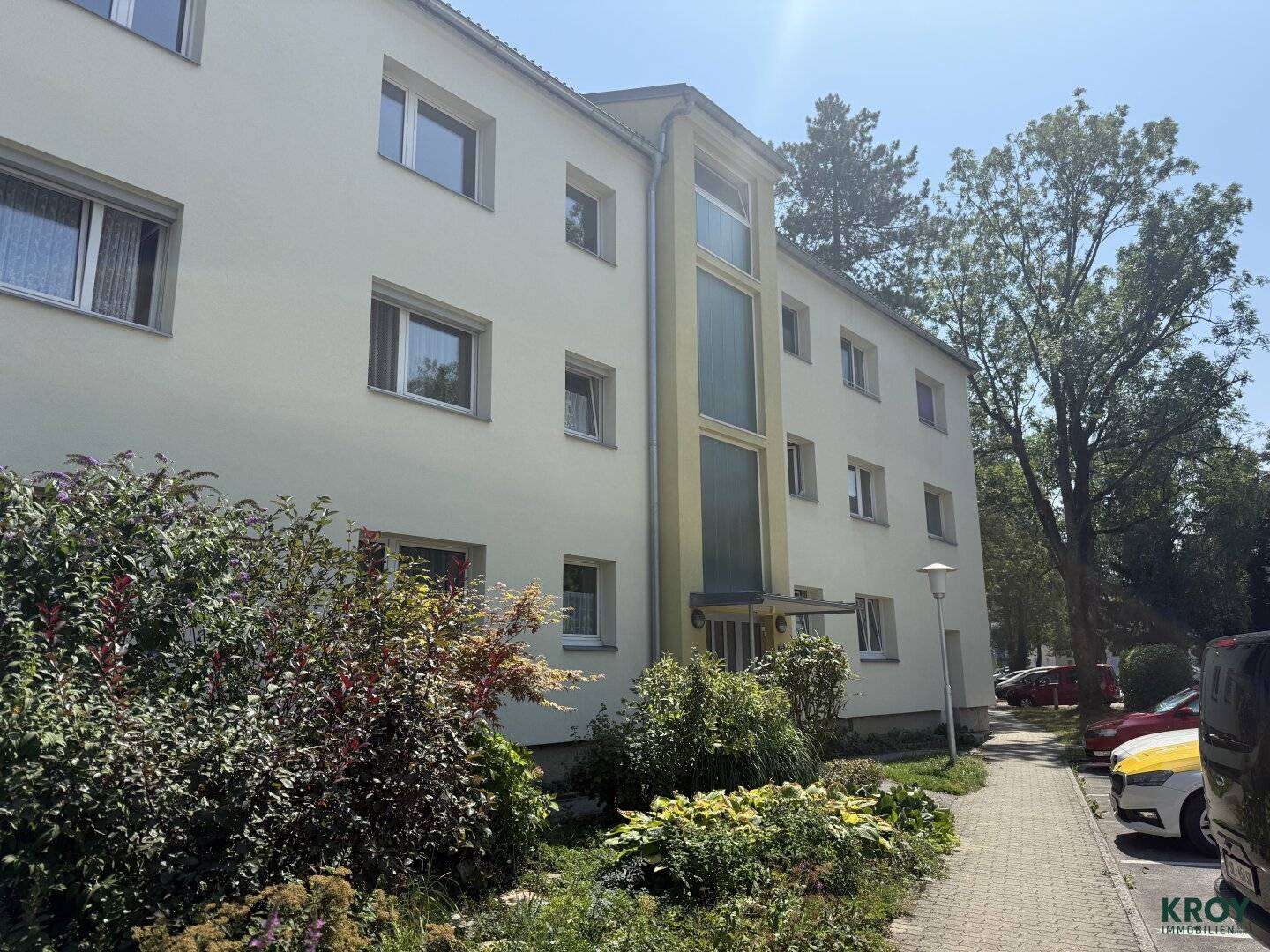 Well-maintained and bright 4-room apartment Walserfeld with garden use