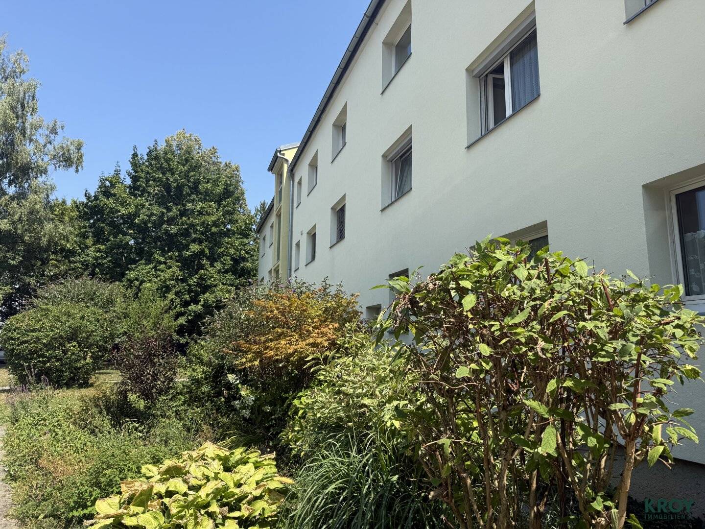 Well-maintained and bright 4-room apartment Walserfeld with garden use