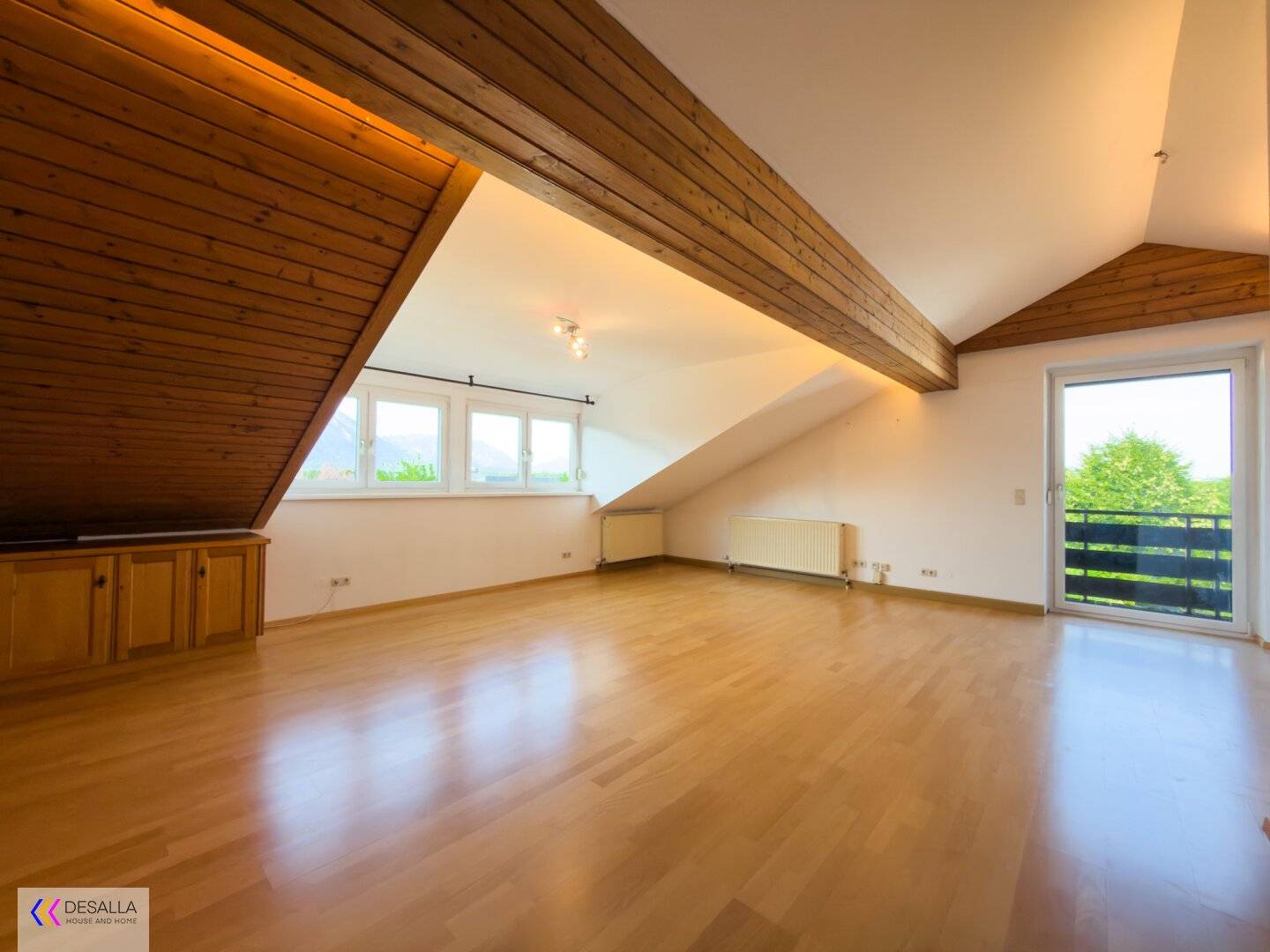 Spacious 3-storey semi-detached house with wide view in Leopoldskron