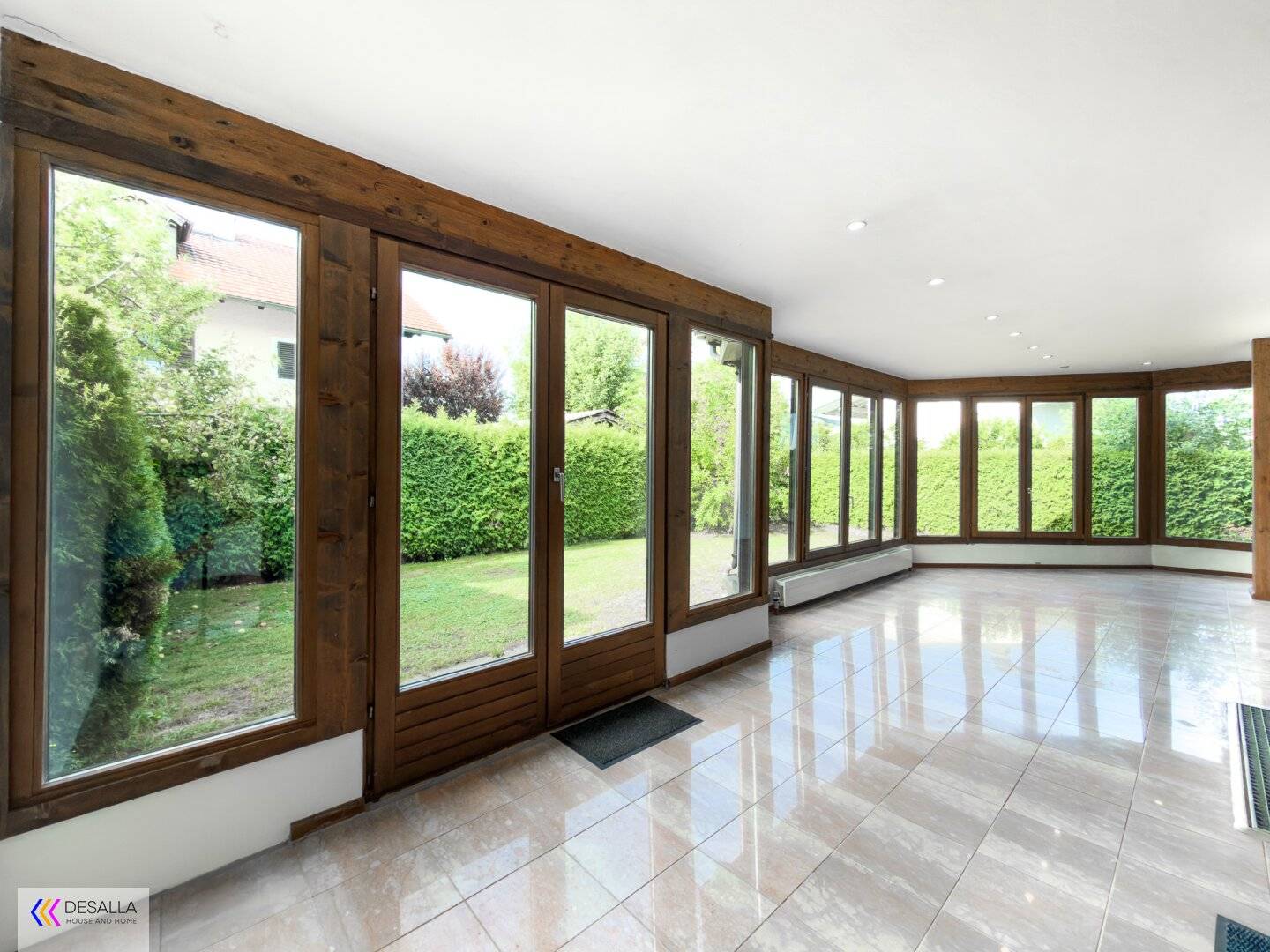Spacious 3-storey semi-detached house with wide view in Leopoldskron