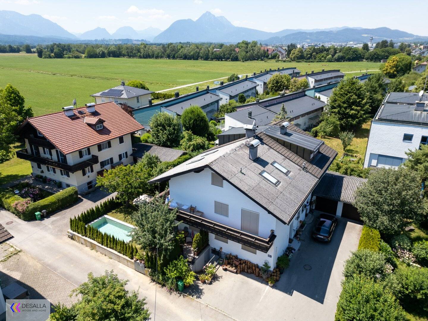 Spacious 3-storey semi-detached house with wide view in Leopoldskron