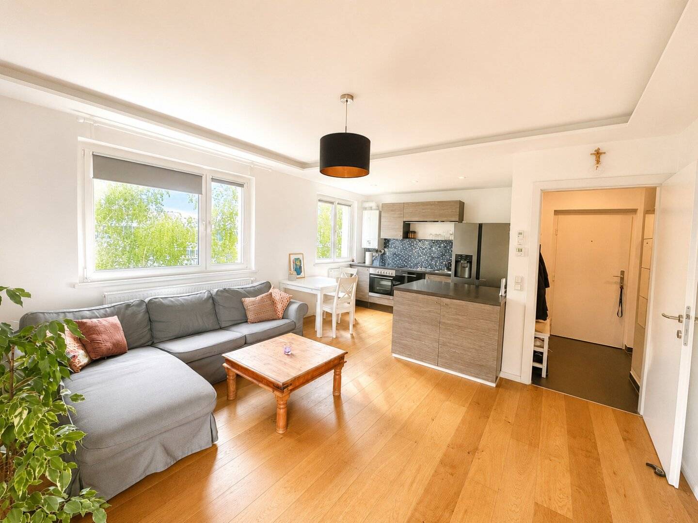 Modern 2-room apartment with balcony, air conditioning &amp; fitted kitchen - comprehensively renovated 2017