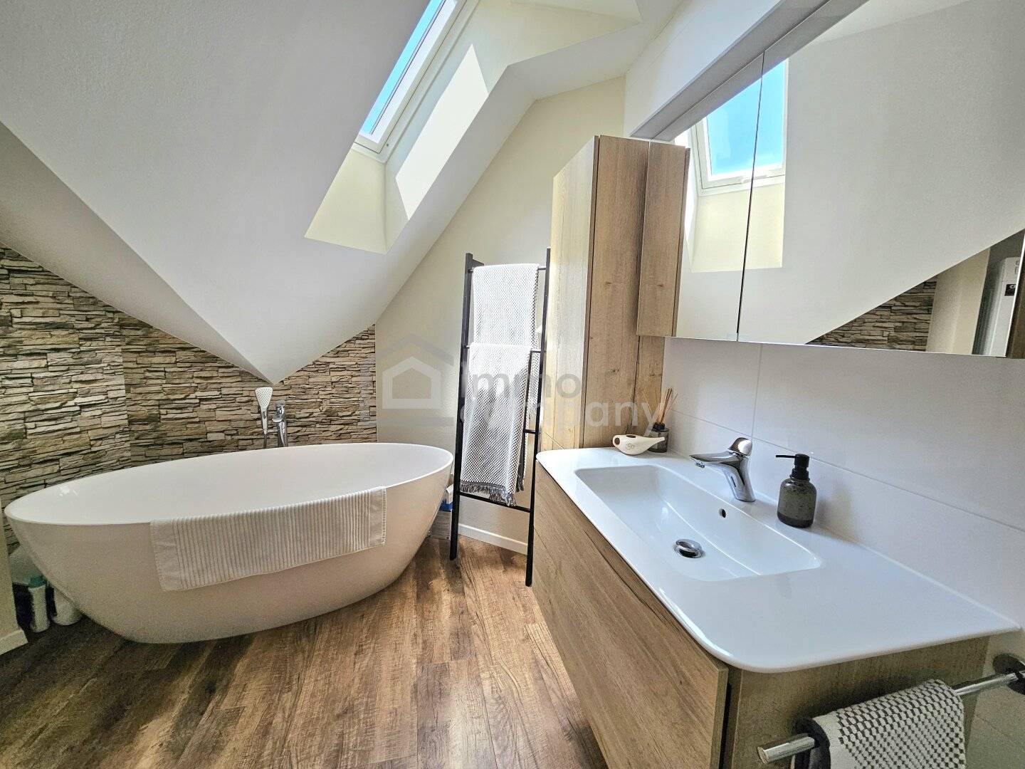 Above the roofs of Mondsee center, top floor apartment 127 m², 5 rooms
