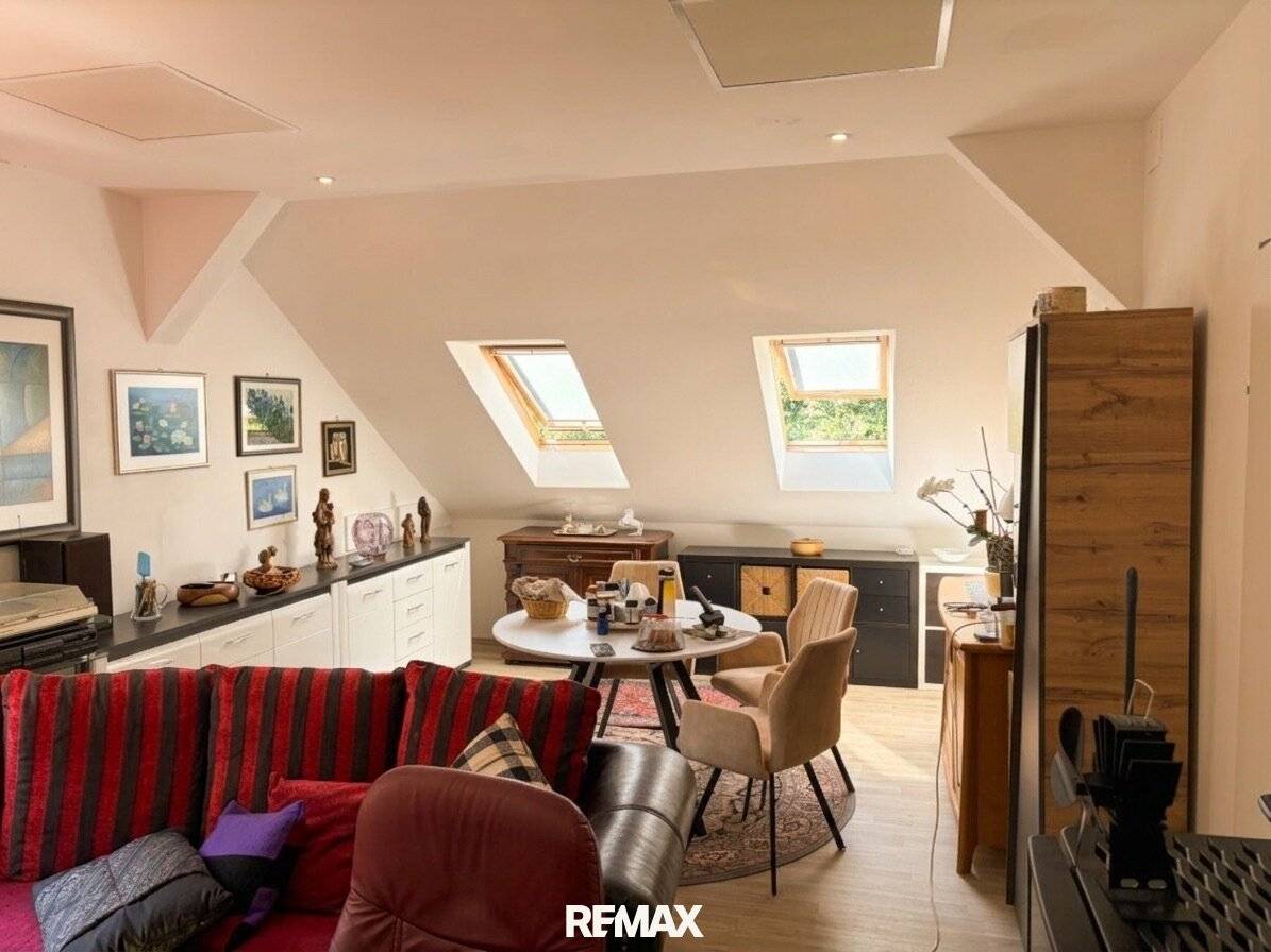 Spacious bright 3-room attic apartment with garden in Gloggnitz ideal for those seeking peace