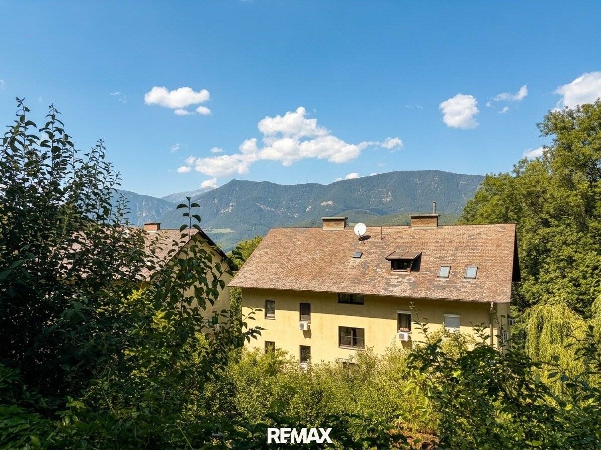 Spacious bright 3-room attic apartment with garden in Gloggnitz ideal for those seeking peace