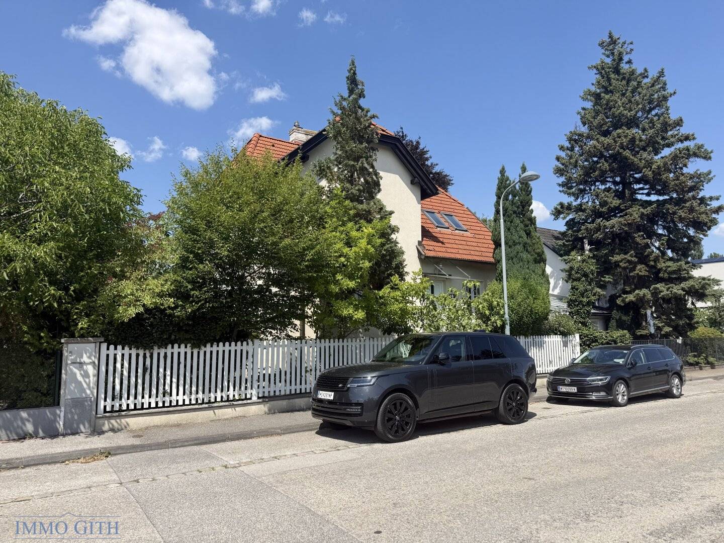Charming 5-room single-family house with garden, sauna and whirlpool on approx. 708 m² plot in 1230 Vienna-Liesing – investment with right of residence