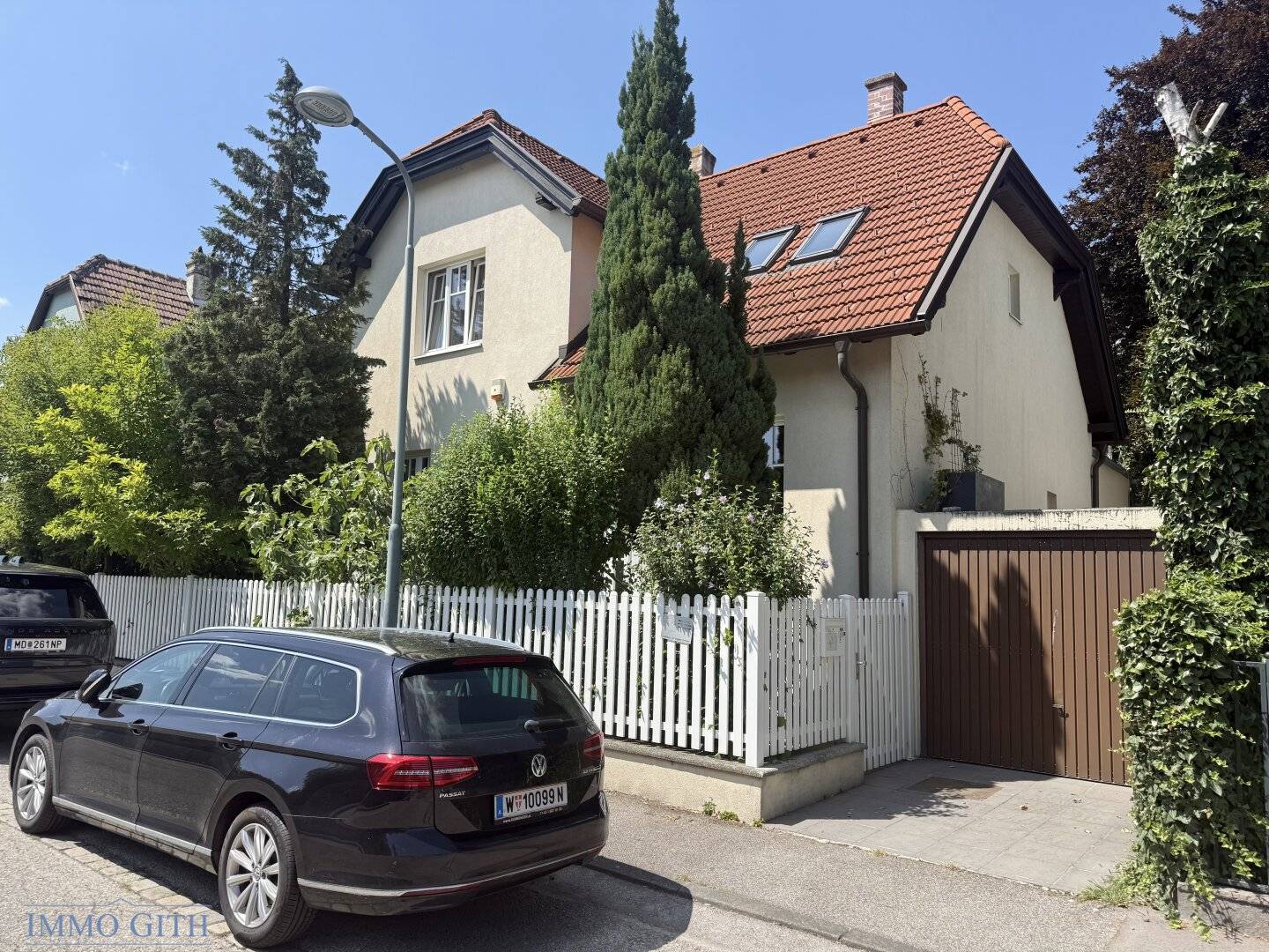 Charming 5-room single-family house with garden, sauna and whirlpool on approx. 708 m² plot in 1230 Vienna-Liesing – investment with right of residence