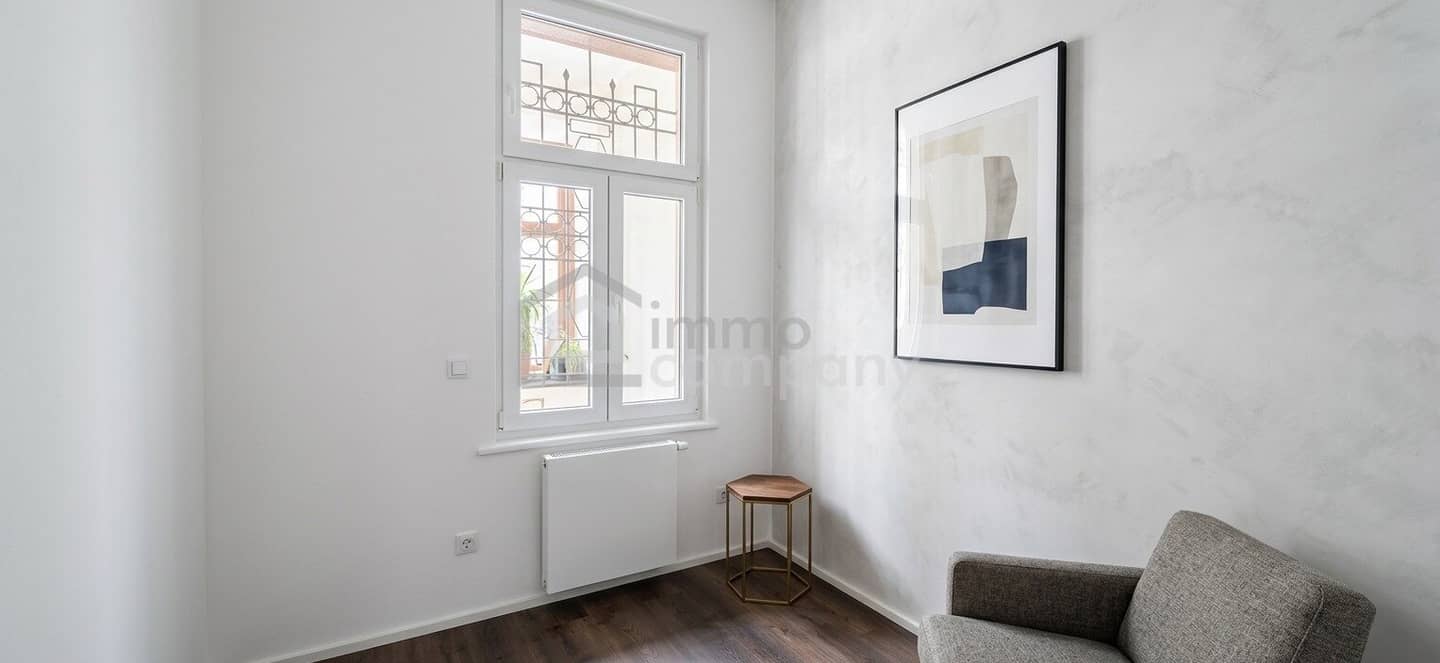 First occupancy after complete renovation Office/Practice of 50 m² with 2 rooms, tea kitchen near Tivoligasse