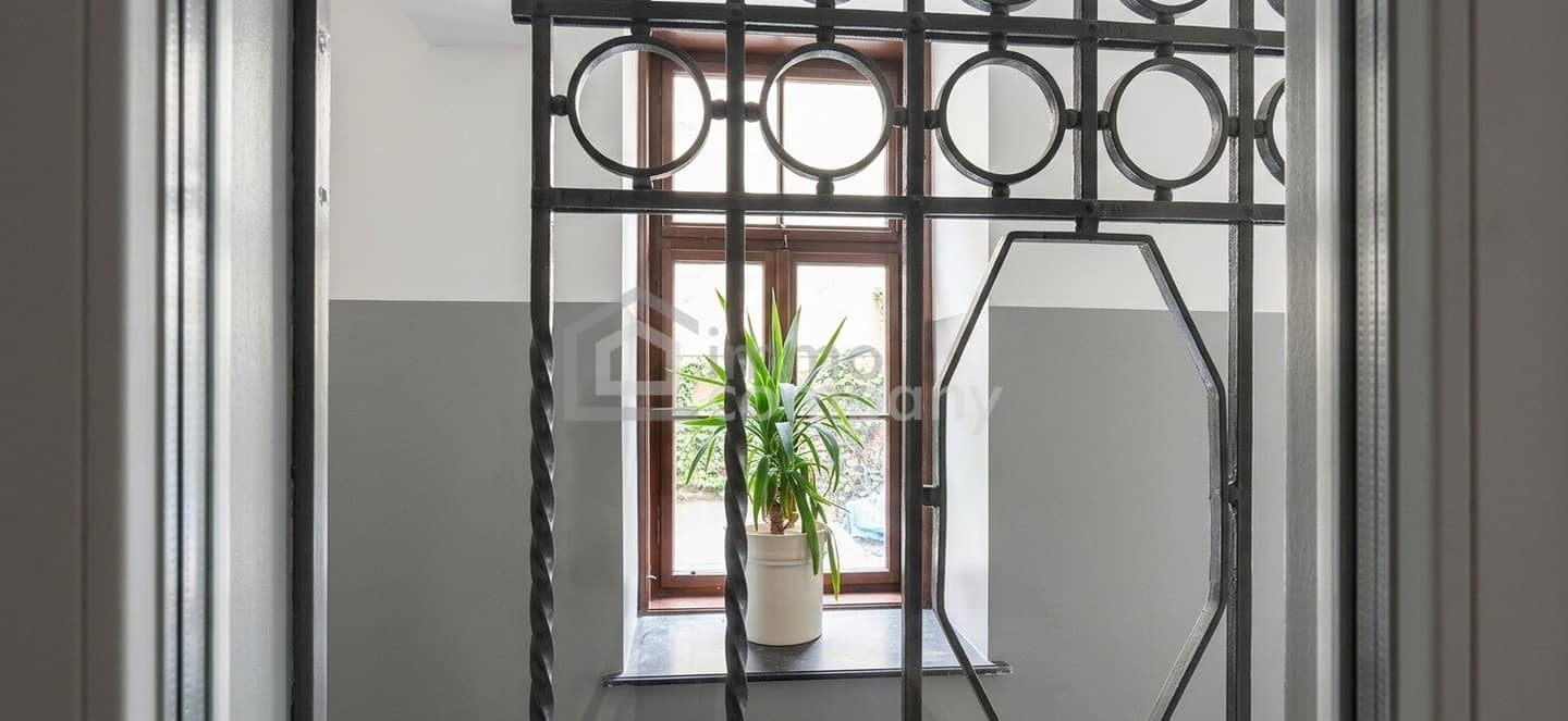 First occupancy after complete renovation Office/Practice of 50 m² with 2 rooms, tea kitchen near Tivoligasse