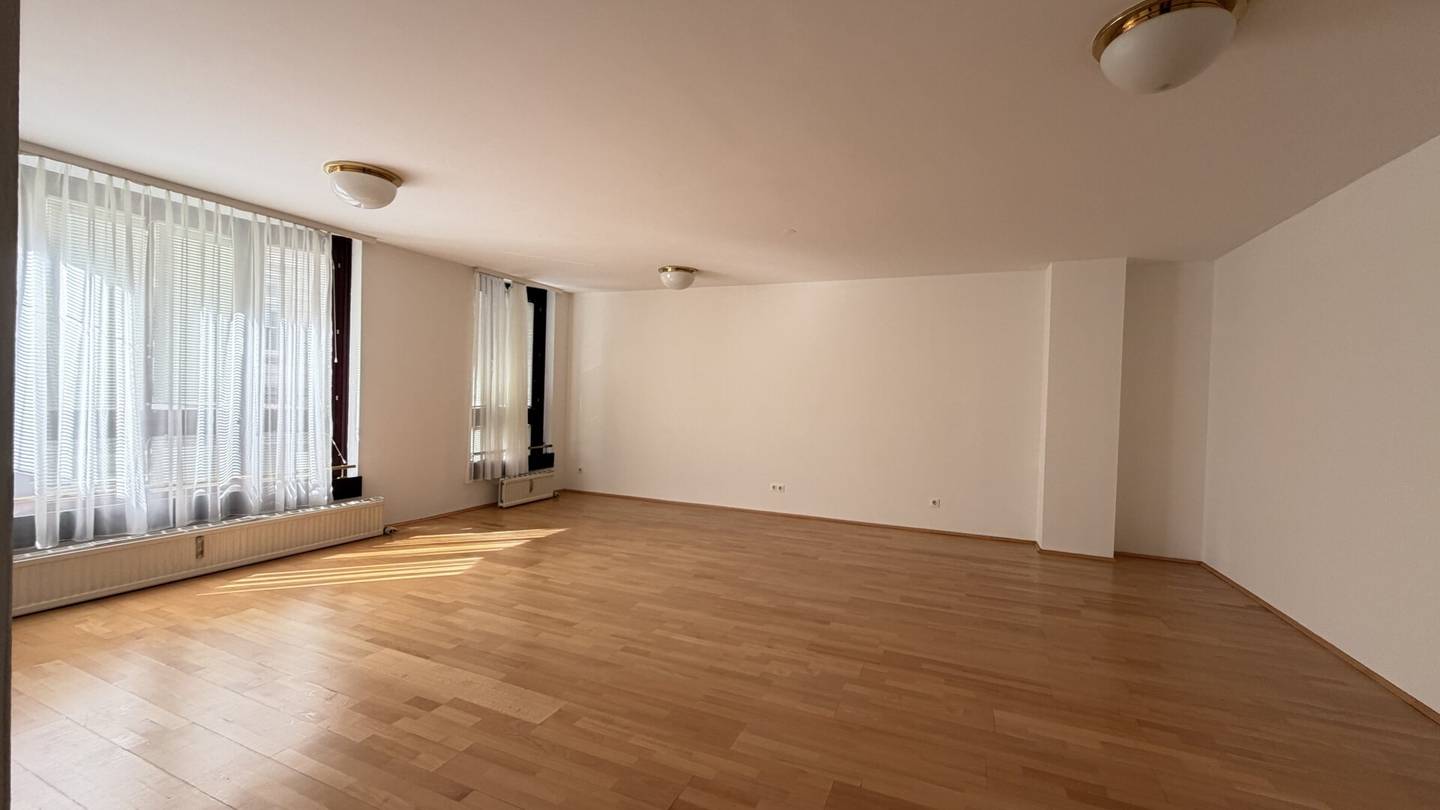 Spacious, bright 3-room apartment in top location
