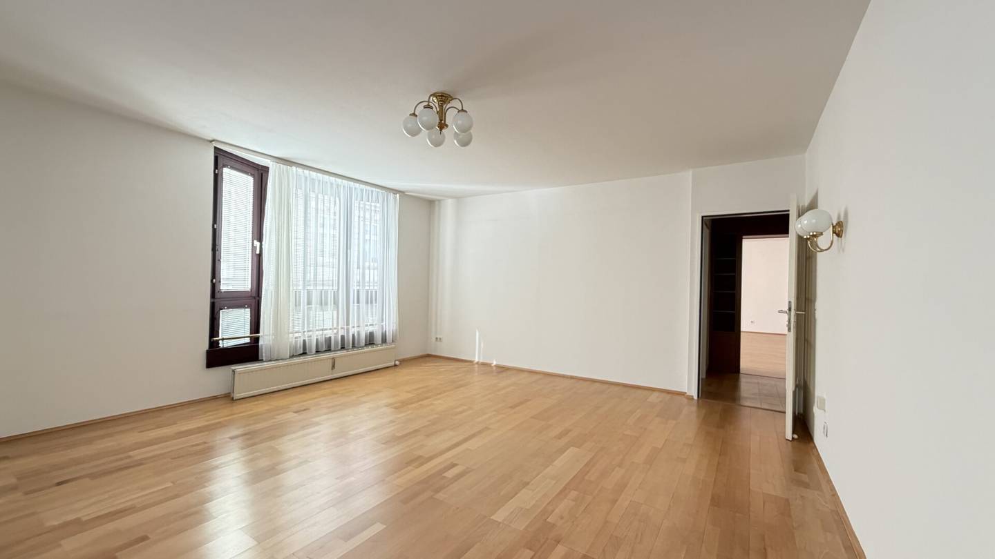 Spacious, bright 3-room apartment in top location