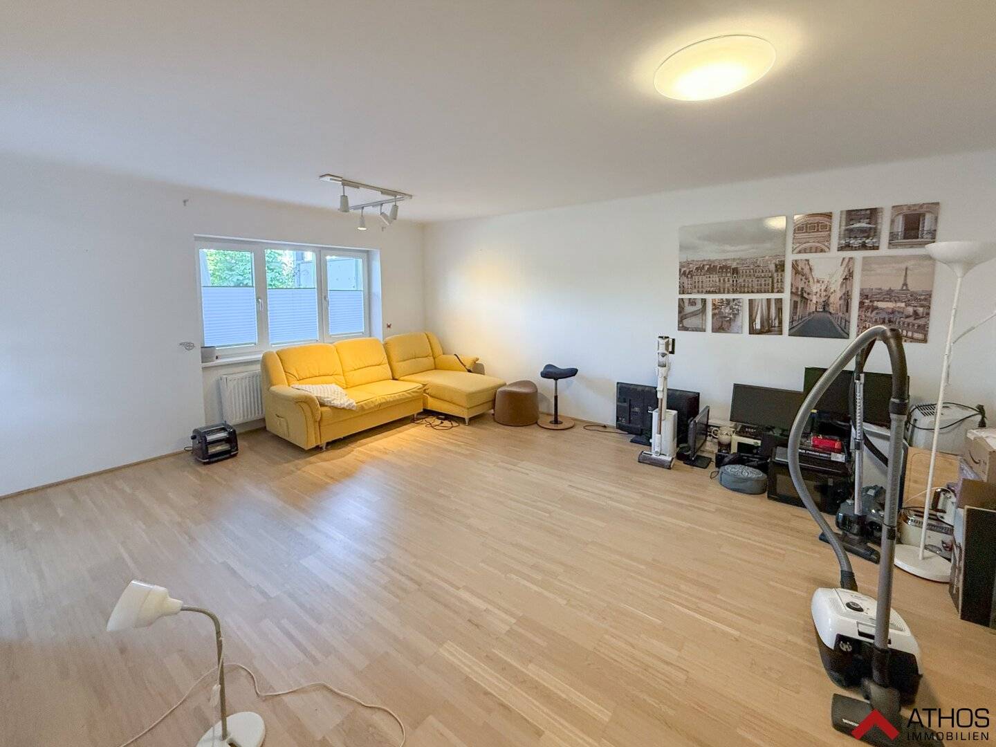 Bright 4-room apartment with kitchen and balcony in Wels