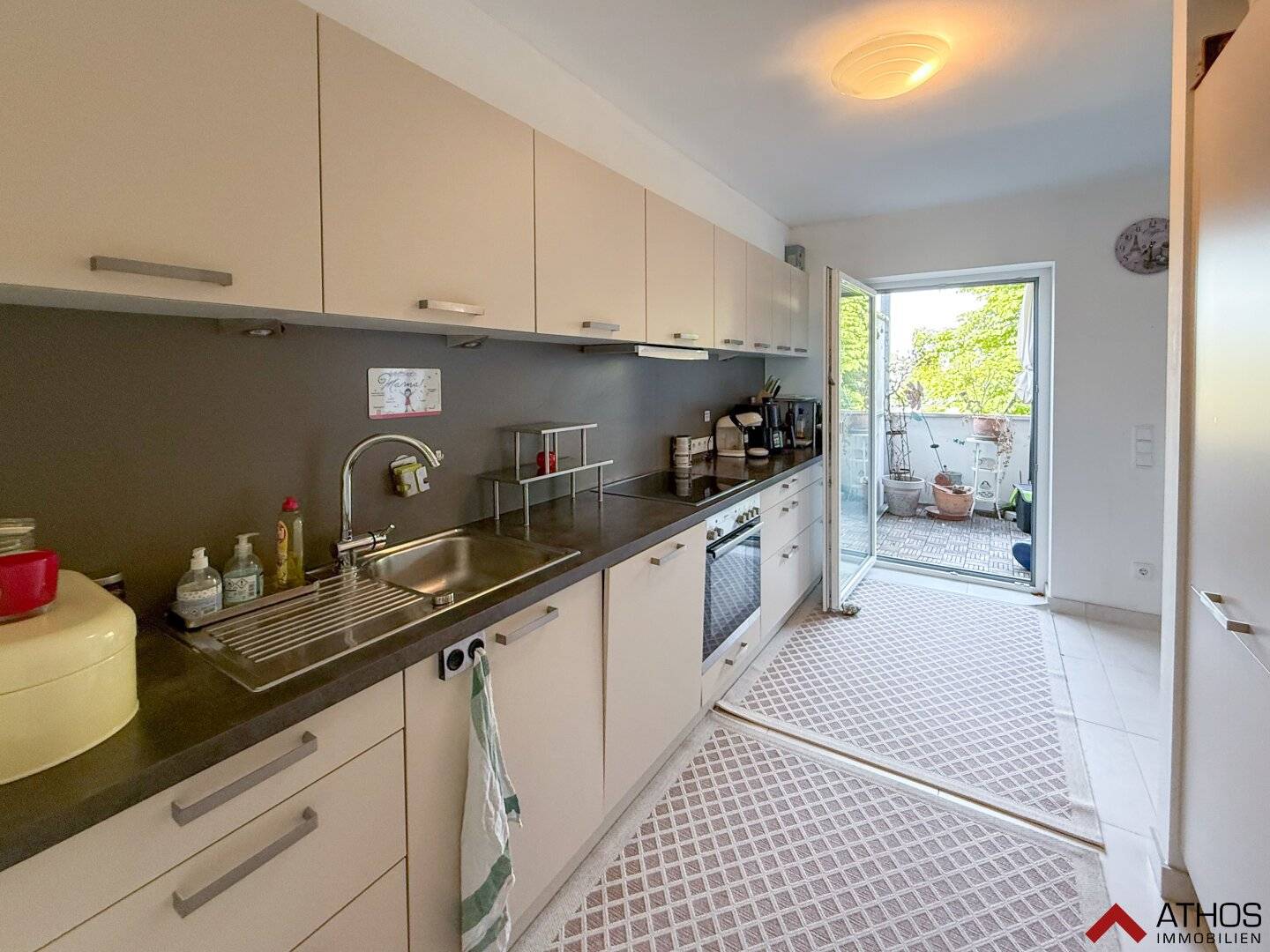 Bright 4-room apartment with kitchen and balcony in Wels