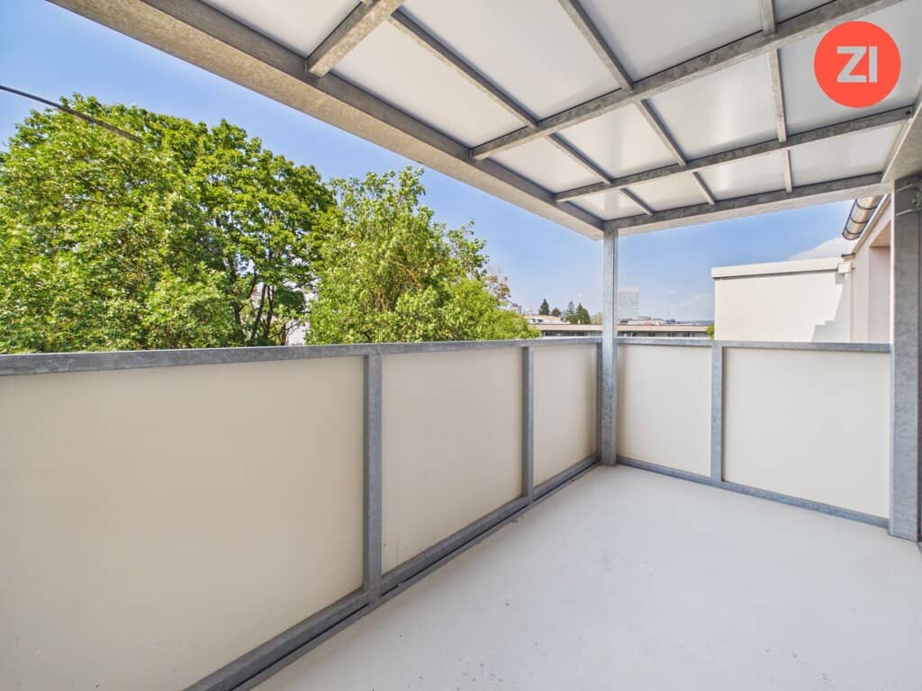 Renovated apartment near main station with balcony