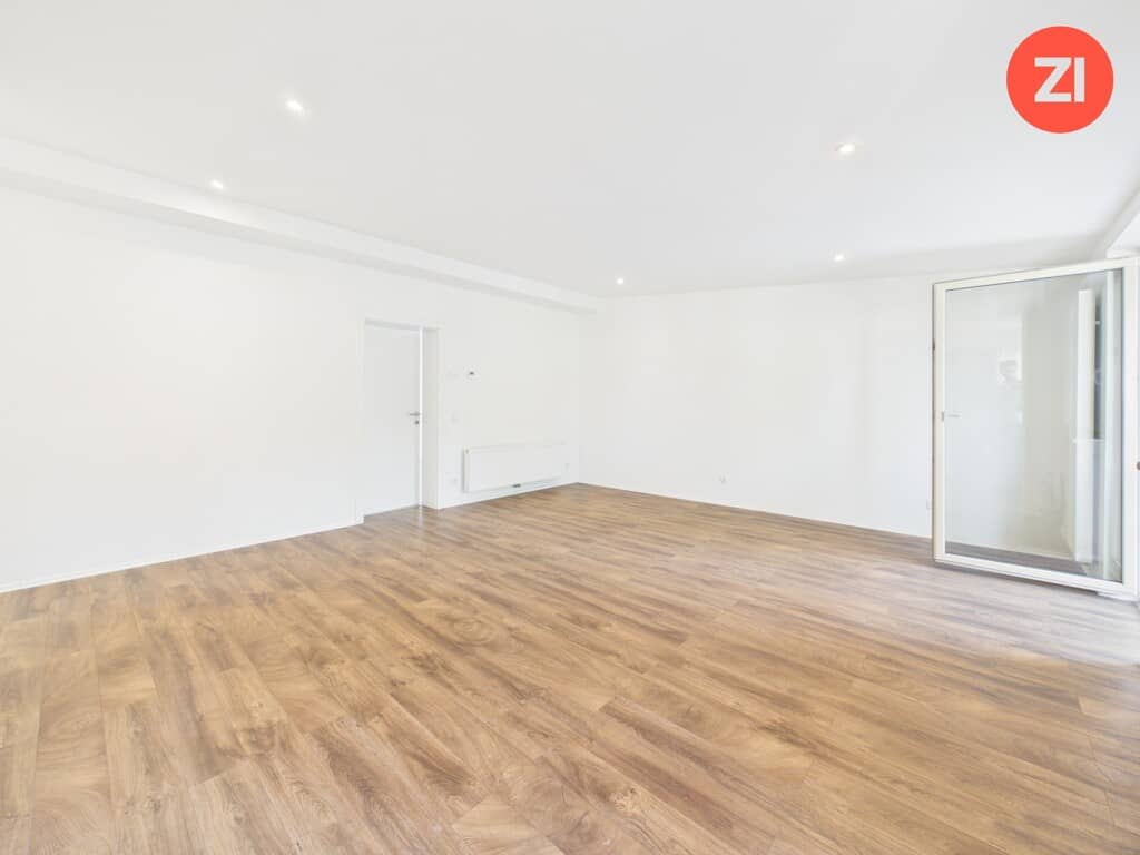 Renovated apartment near main station with balcony