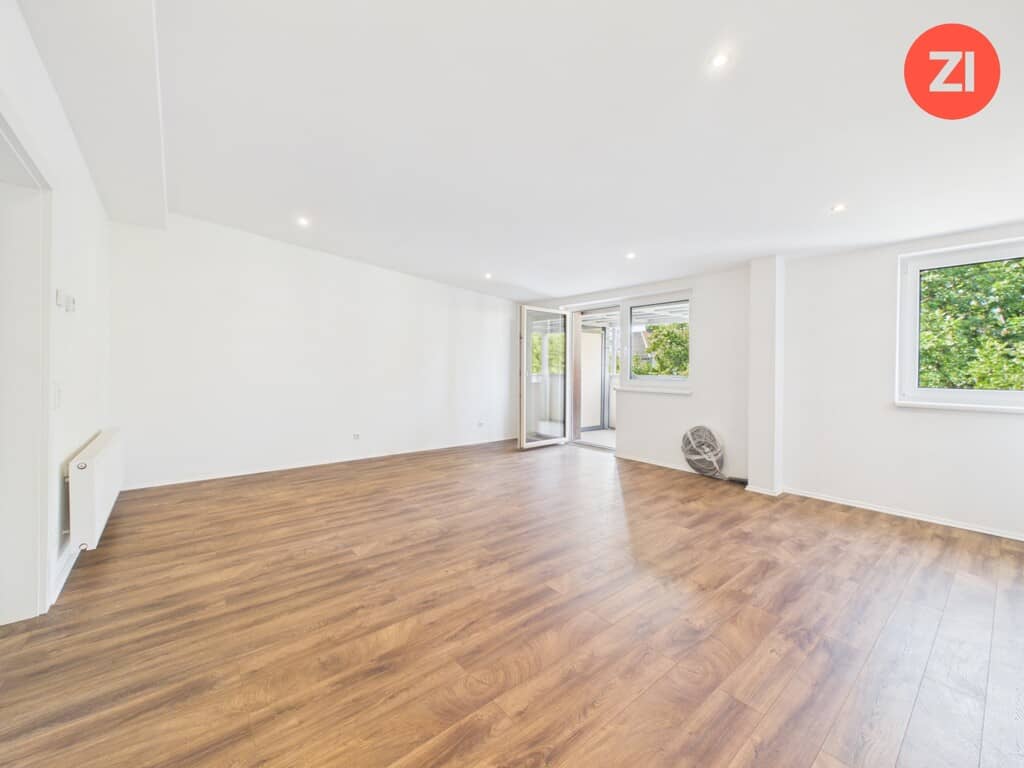 Renovated apartment near main station with balcony