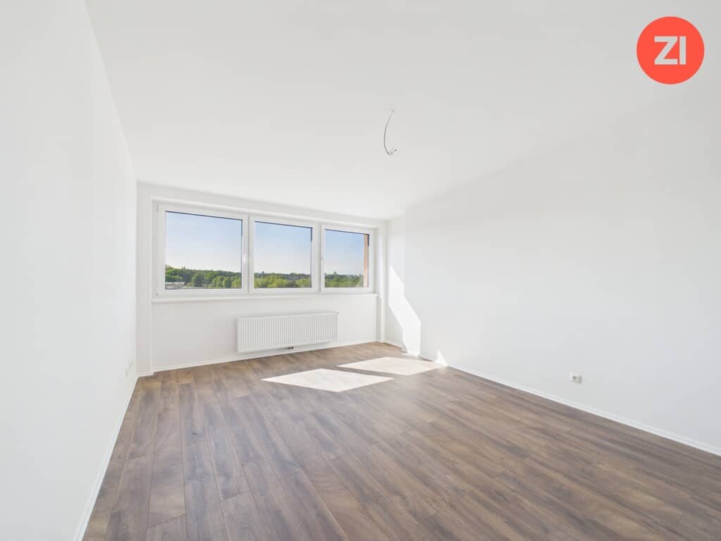 Bright Wohnung near the train station with balcony and parking
