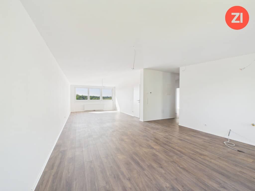 Bright Wohnung near the train station with balcony and parking