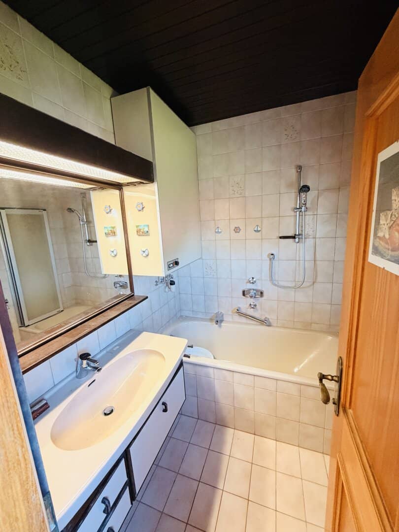 Sanierungs-Juwel in Gleisdorf: 87m² Wohnung mit Loggia &amp; Grünblick wartet auf Sie!