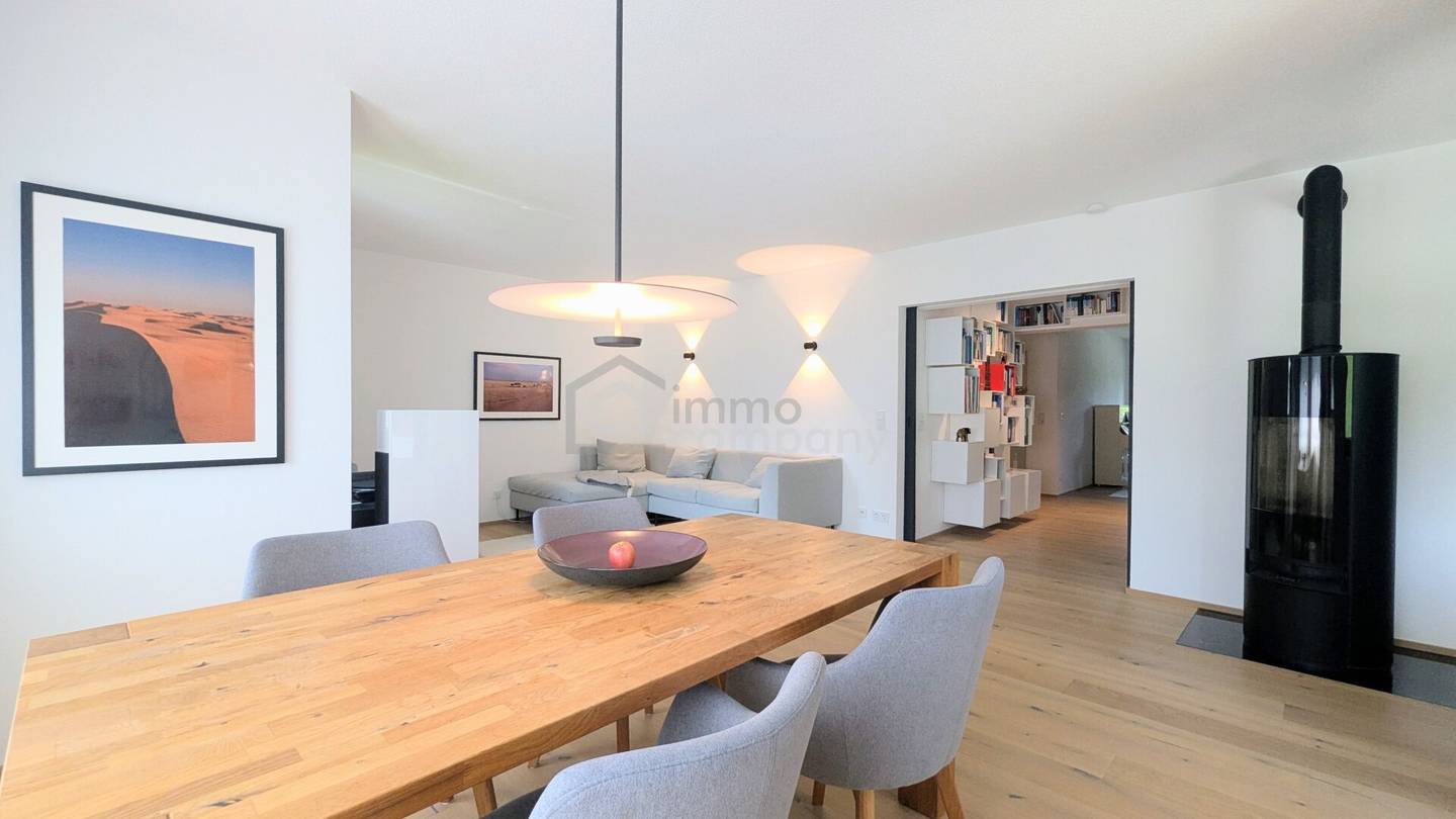 Exclusive 4-room apartment in Aldrans | 110m² living area | Completely renovated 2021 | 2 garage spaces &amp; 2 balconies | Communal garden