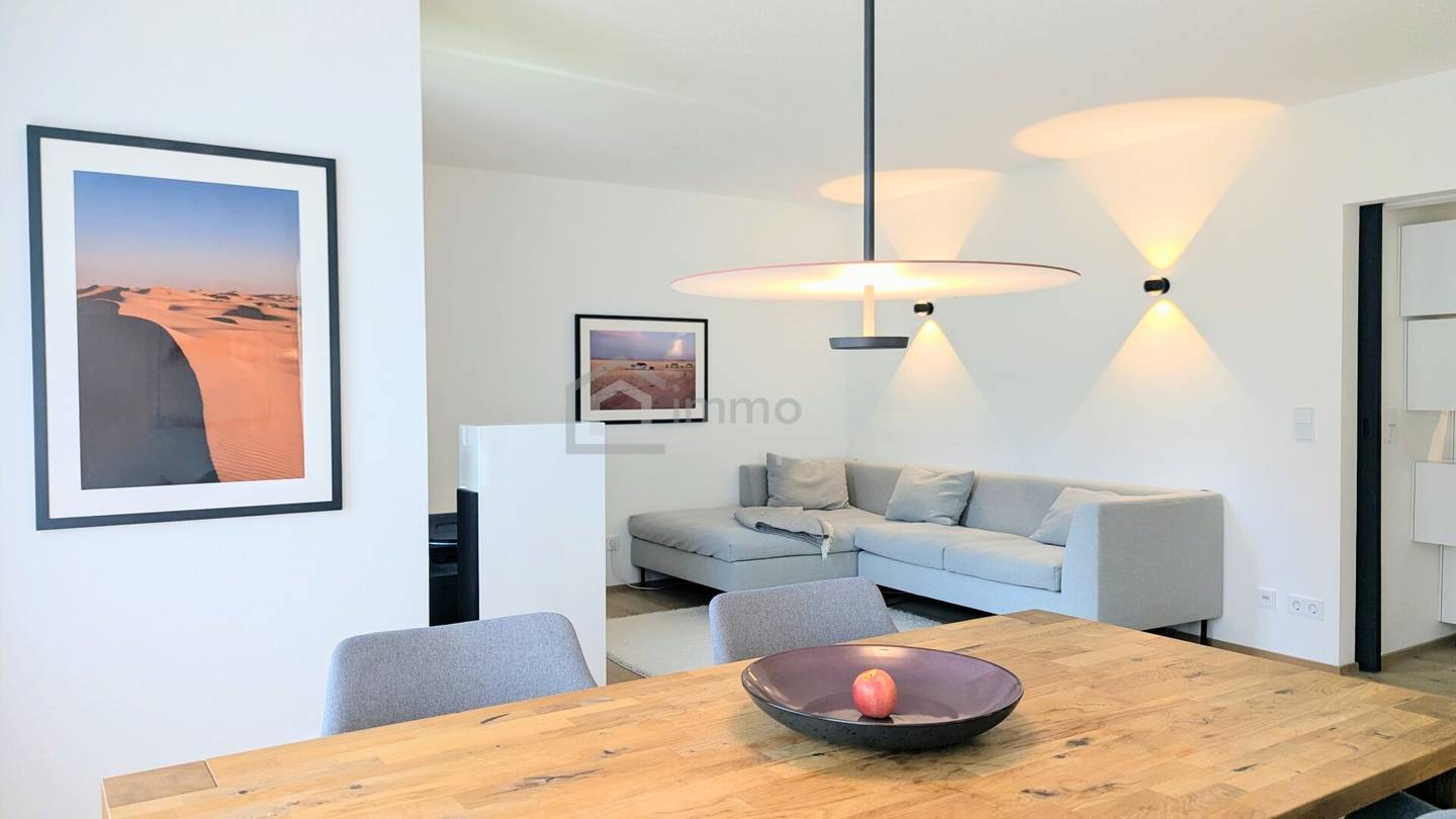 Exclusive 4-room apartment in Aldrans | 110m² living area | Completely renovated 2021 | 2 garage spaces &amp; 2 balconies | Communal garden