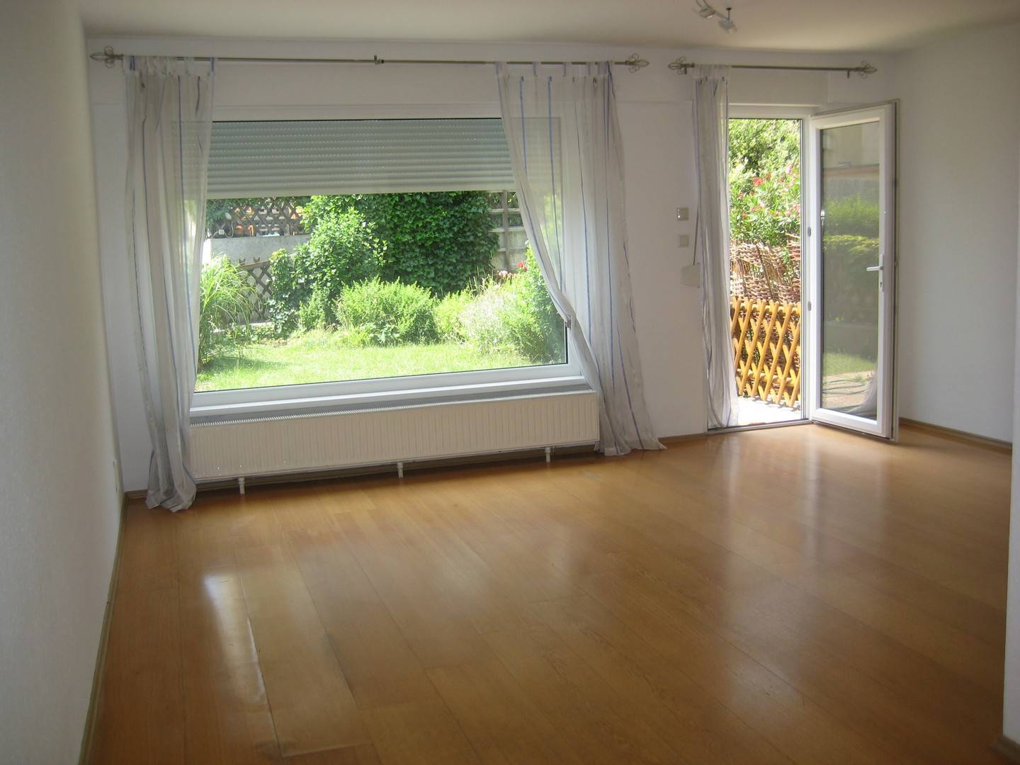 Ruhig und verkehrsgünstig mit Garten und Terrasse Familienwohnung