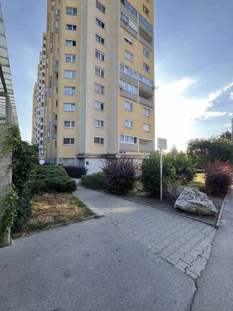Ruhige Wohnung mit Balkon und Lift nahe U1