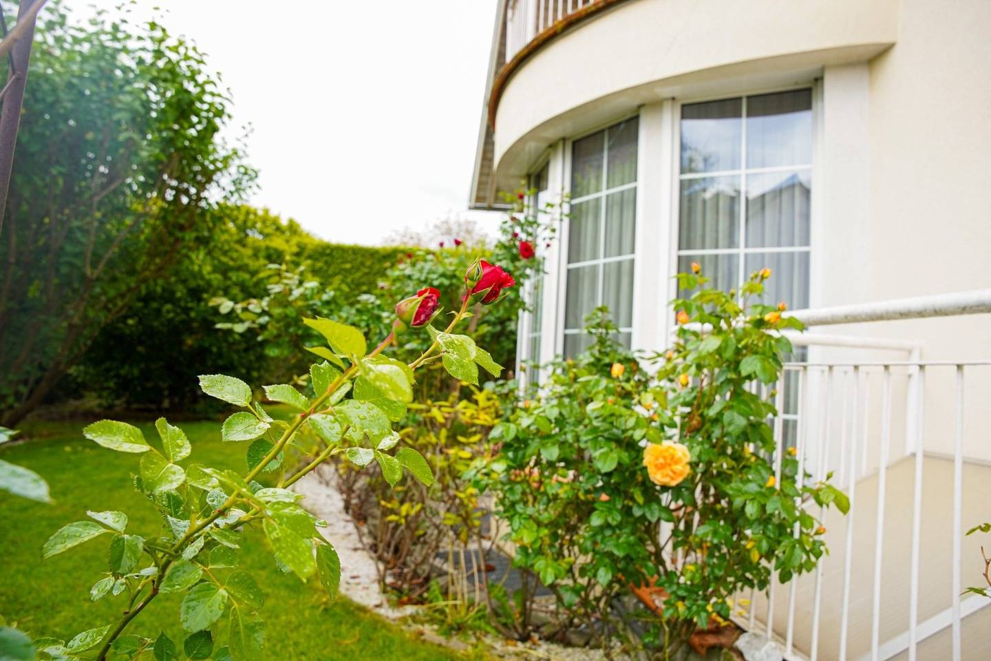 Sunny family apartment with private pool and garden