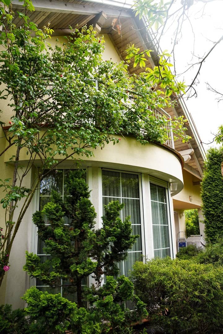 Sunny family apartment with private pool and garden