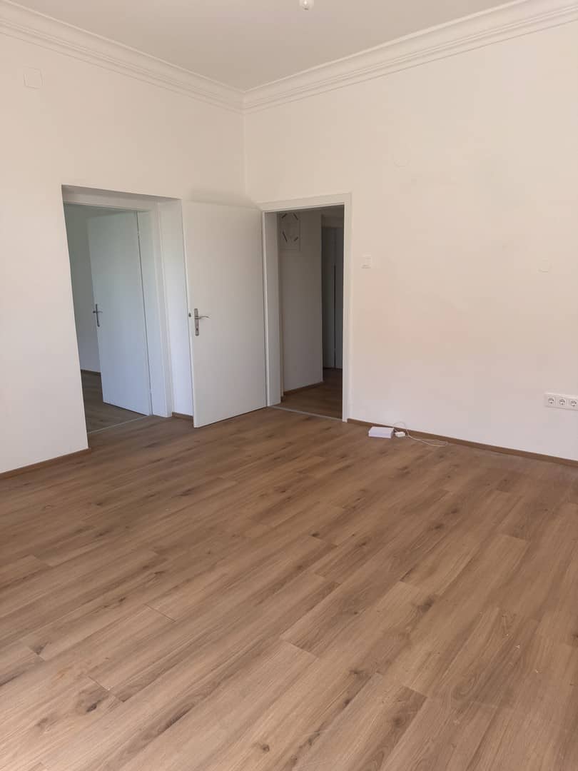 Renovated Wohnung with sunny balcony and bright rooms