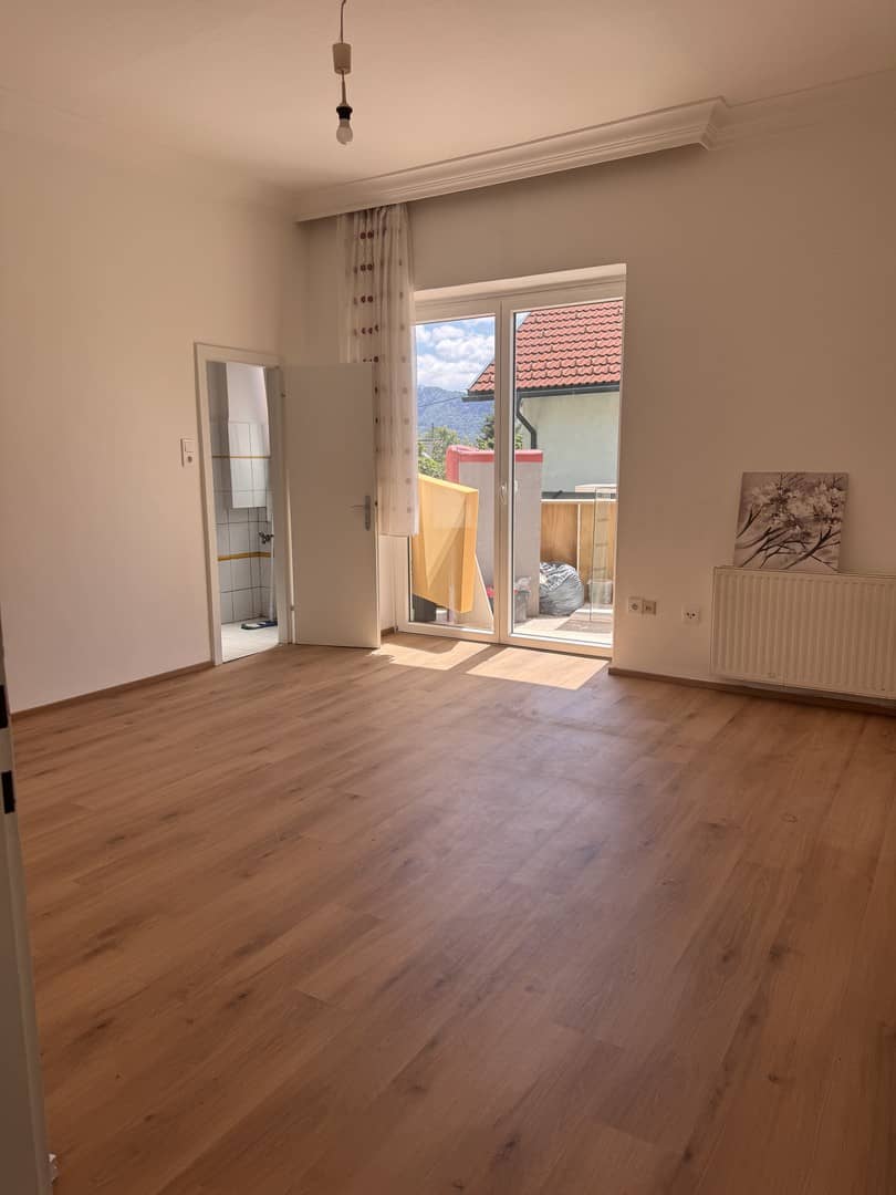 Renovated Wohnung with sunny balcony and bright rooms