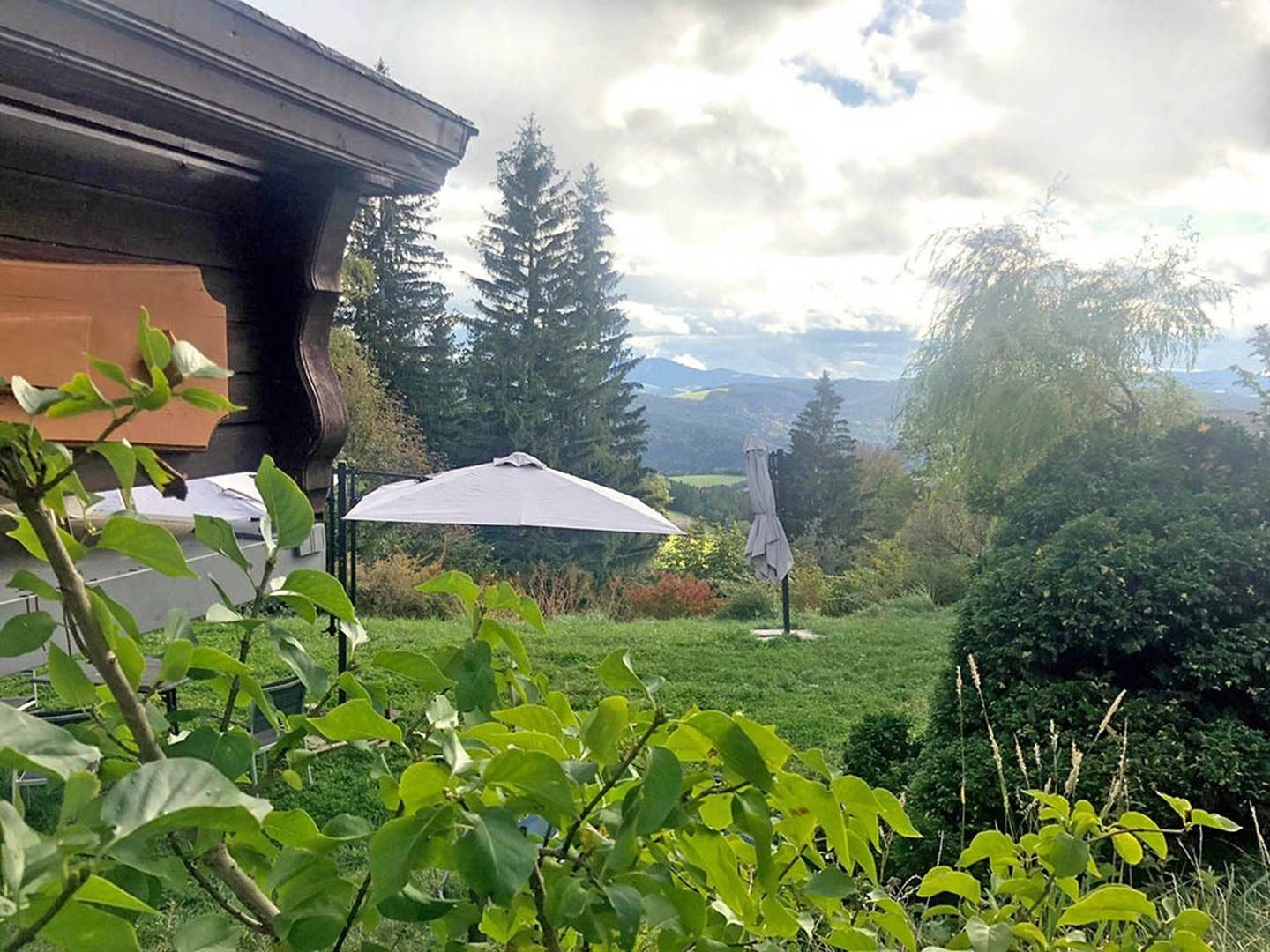 Sonnige Ferienwohnung mit Tourismuspotenzial und Panorama