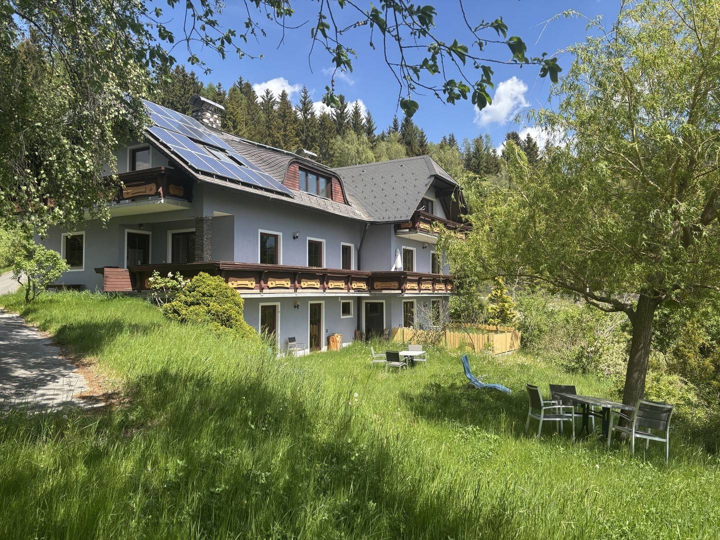 Sonnige Ferienwohnung mit Tourismuspotenzial und Panorama