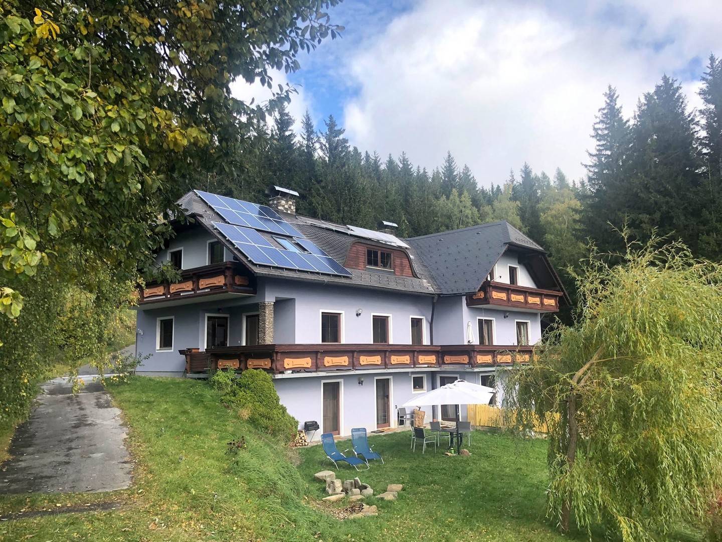 Sonnige Ferienwohnung mit Tourismuspotenzial und Panorama