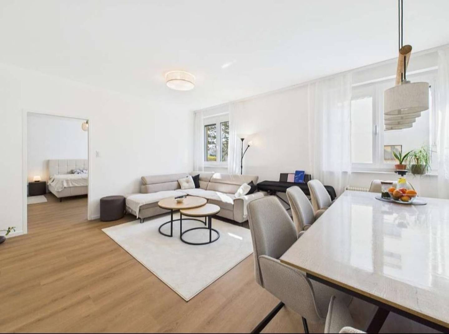 Kernsaniert Erdgeschosswohnung mit Loggia und Kaminanschluss