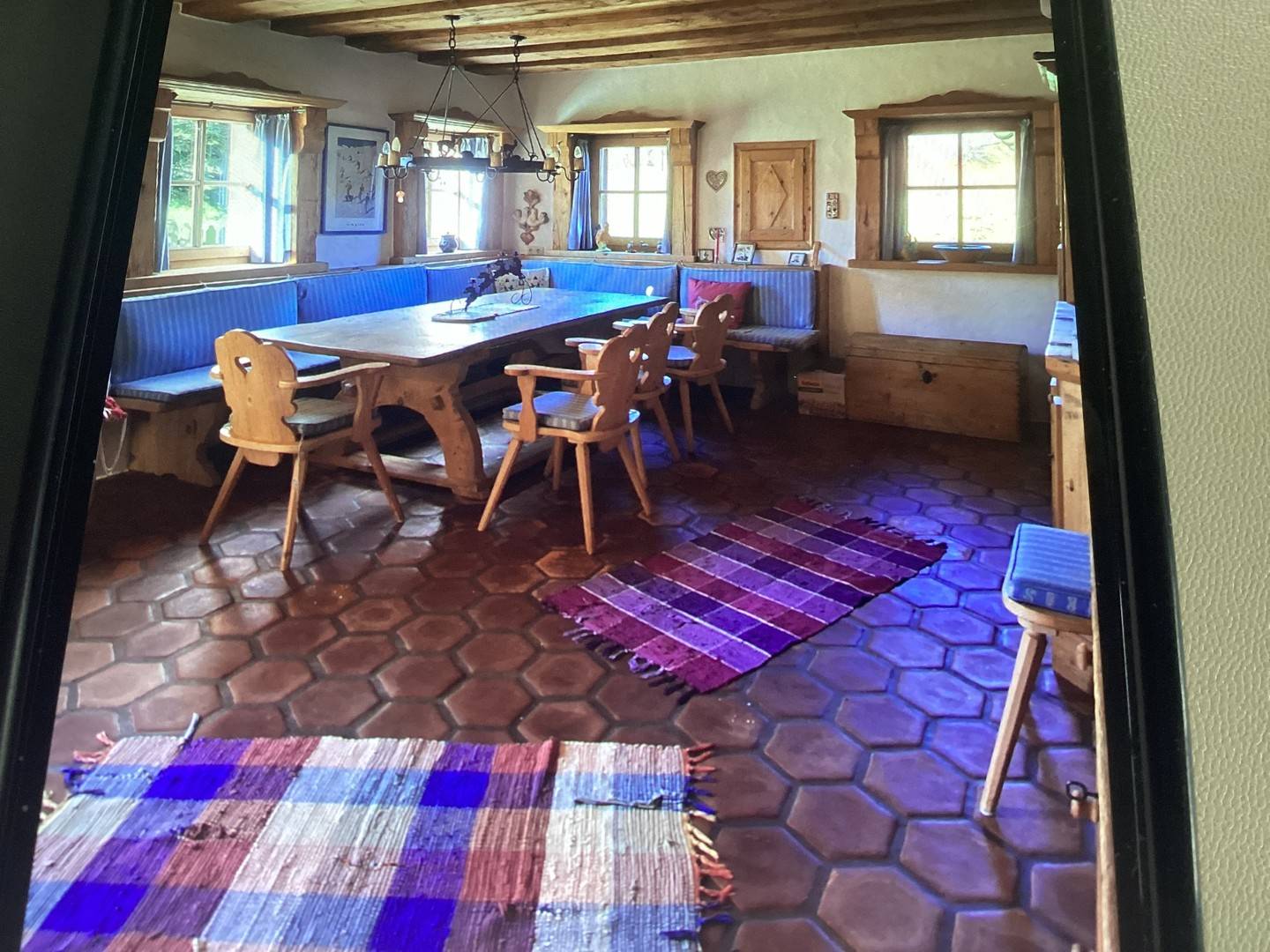 Wiedererrichtetes Bauernhaus als sonnige Ferienwohnung mit großem Garten