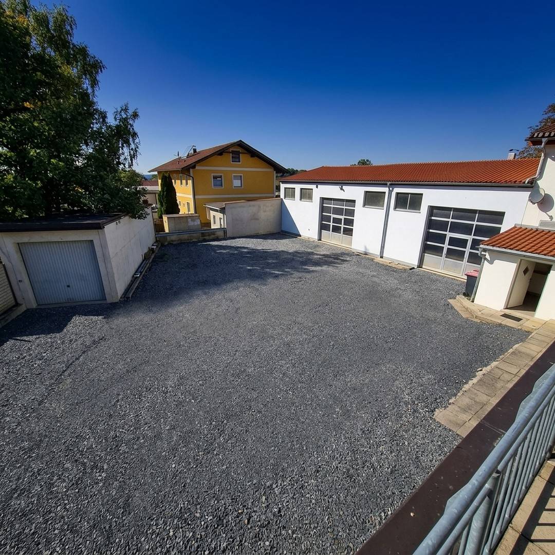 Wohnung mit Dachterrasse und Garage