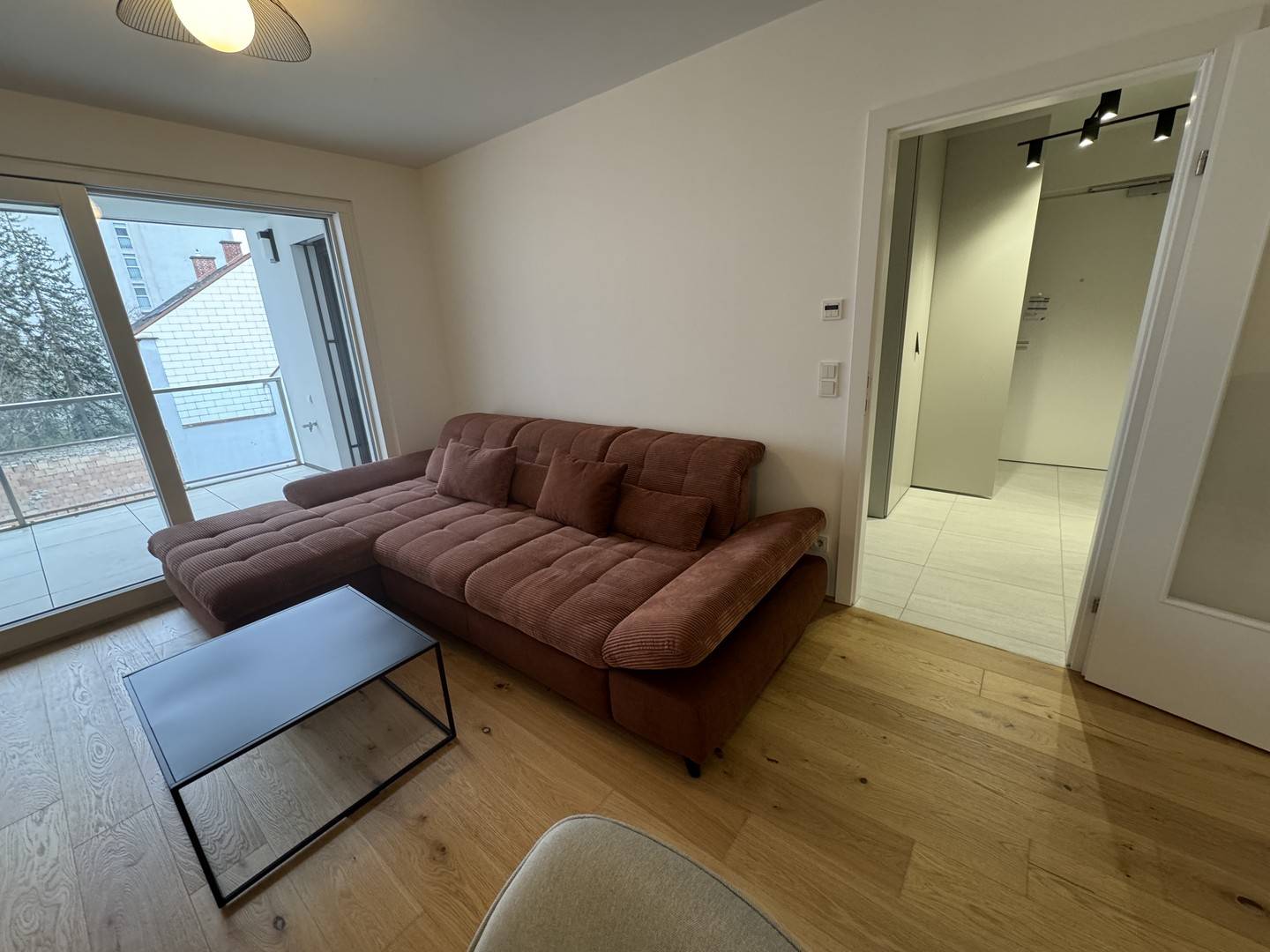 Voll möblierte Wohnung mit Loggia und moderner Haustechnik nahe U1