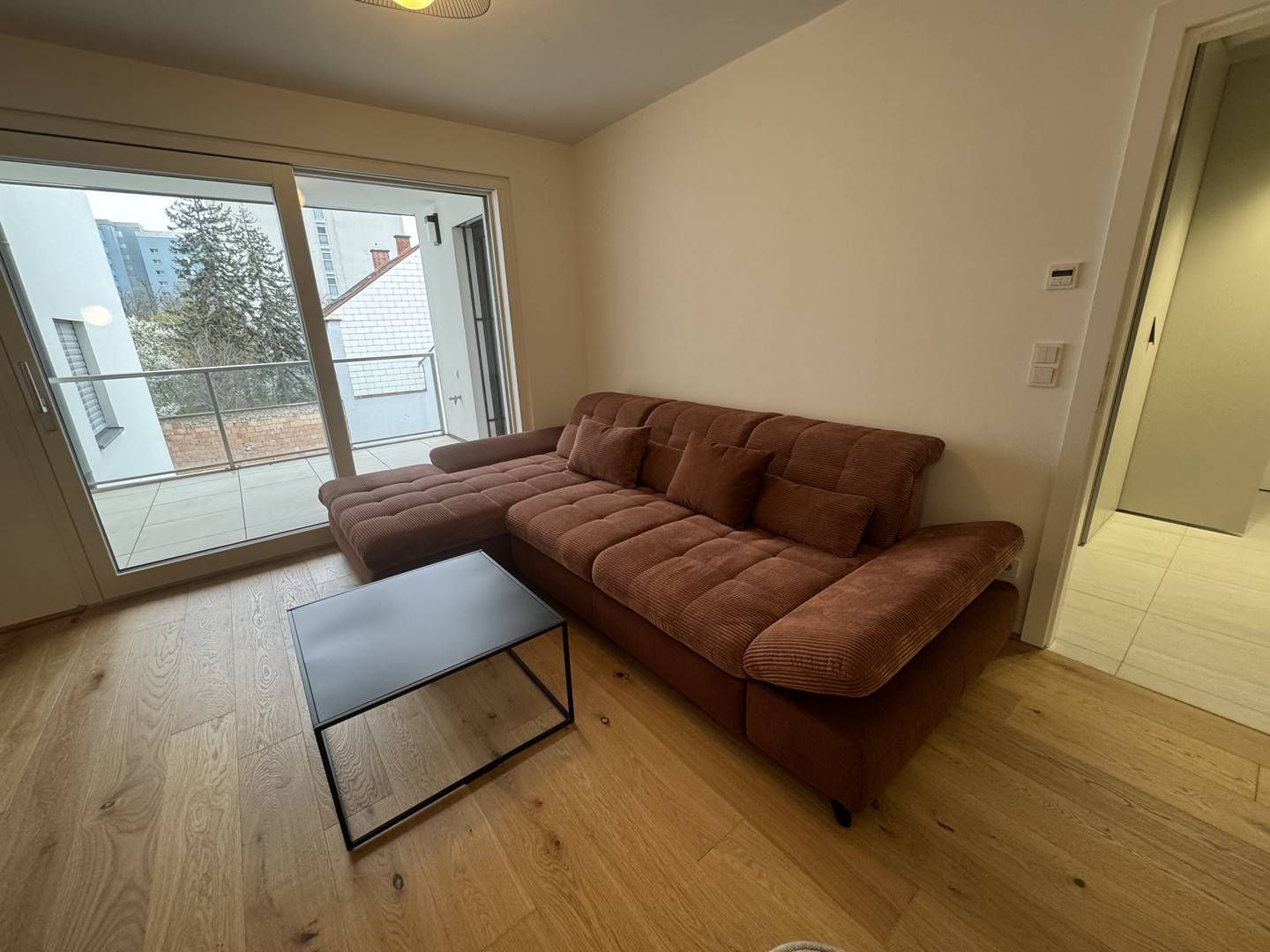 Voll möblierte Wohnung mit Loggia und moderner Haustechnik nahe U1