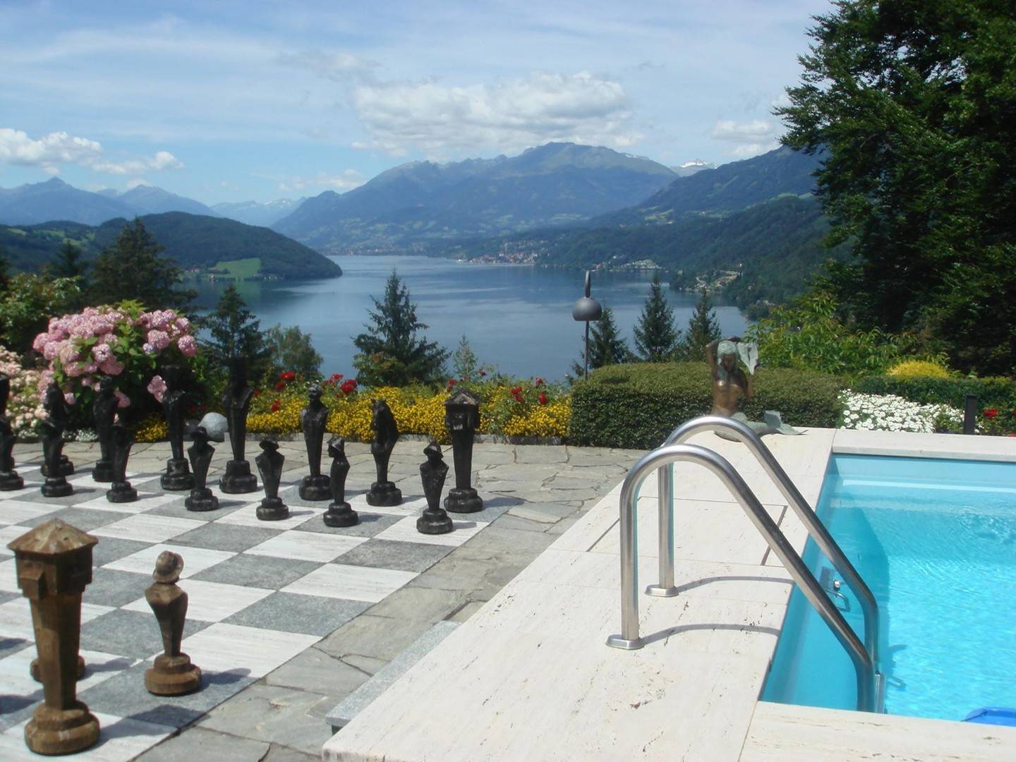 Ferienwohnung mit unverbaubarem Seeblick und Pool