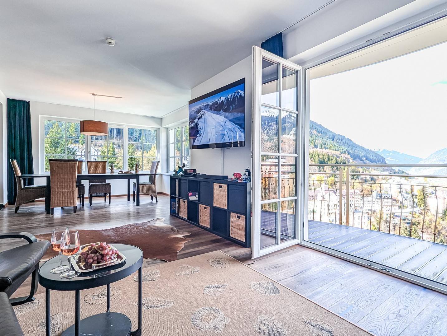 Wohnung mit Panoramablick auf den Wasserfall und Aufzug
