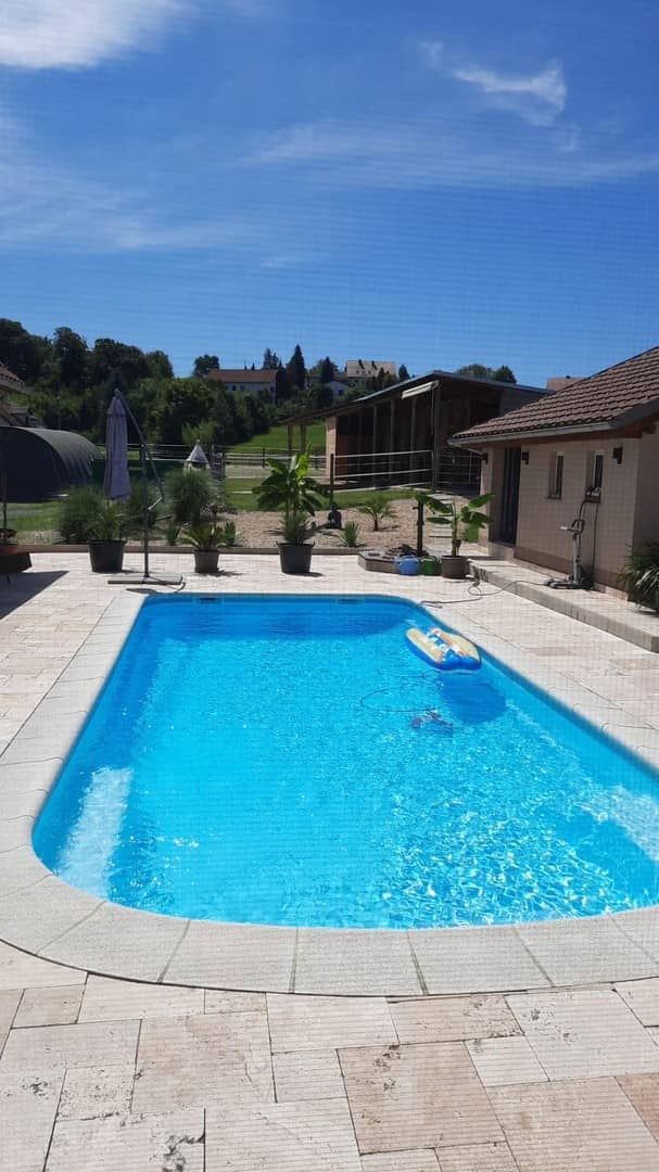 Ferienwohnung auf Reiterhof mit Pool und Stall