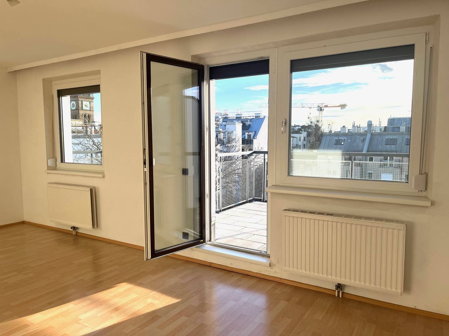 Quiet Dachgeschosswohnung with sunny south terrace and underground parking