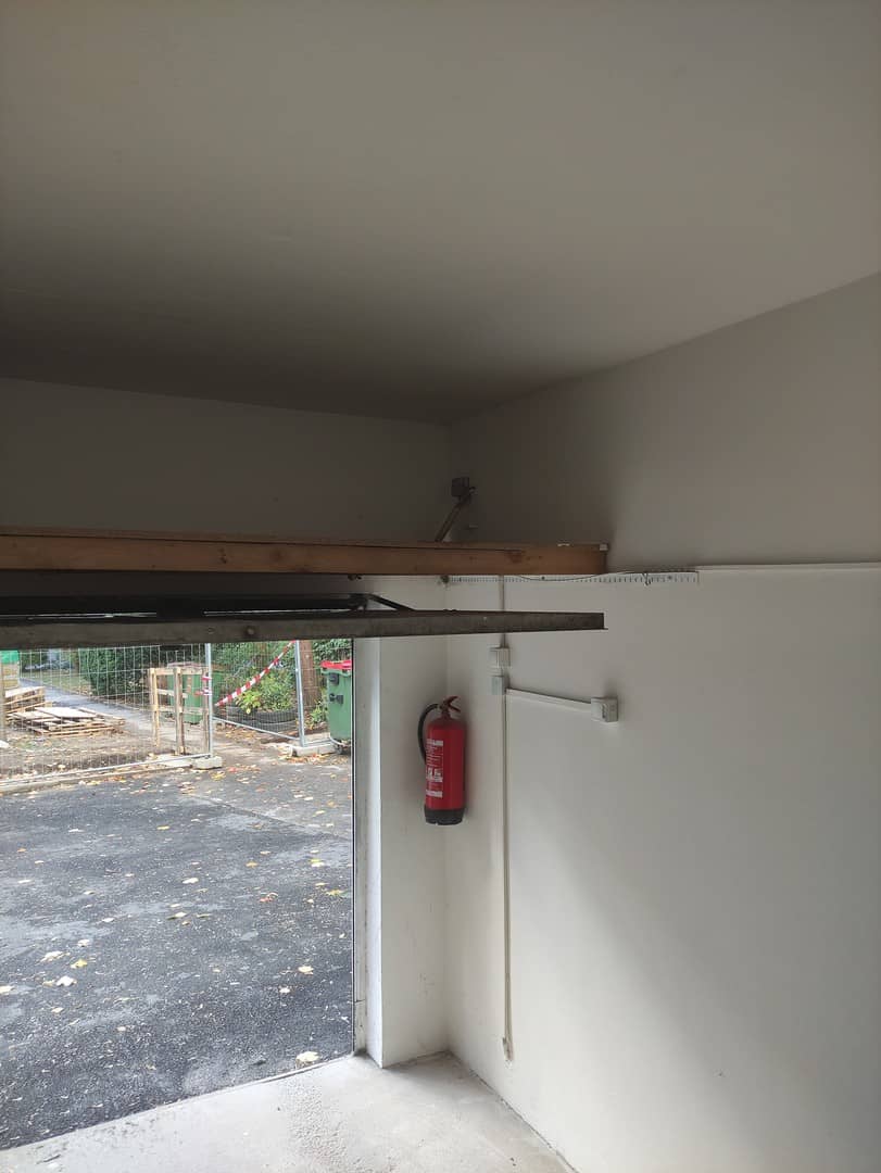 Lockable dry single box near U6 apartment